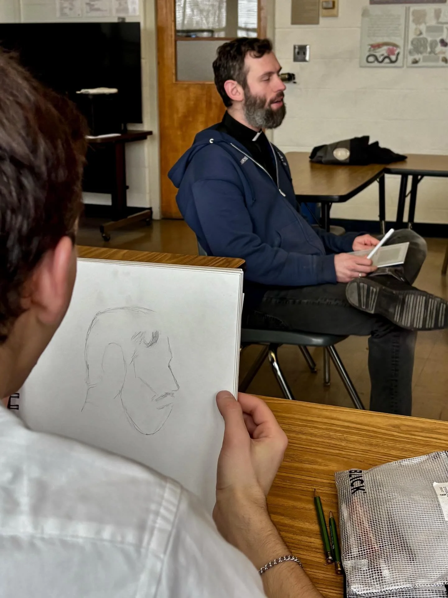 A very wiggly model, I must say!
.
#dayton #catholichighschool #artclass #chestertonschoolsnetwork