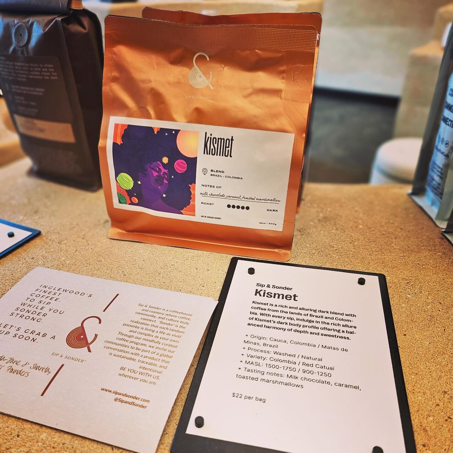 👀 Spotted! @SipandSonder&rsquo;s newest roast profile KISMET has been the feature coffee at @Fellowproducts stores all month long!  Stop by today for a bag and all your coffee product needs, and tell &lsquo;em we sent you! 😉
:
🇧🇷🇨🇴 KISMET, a da