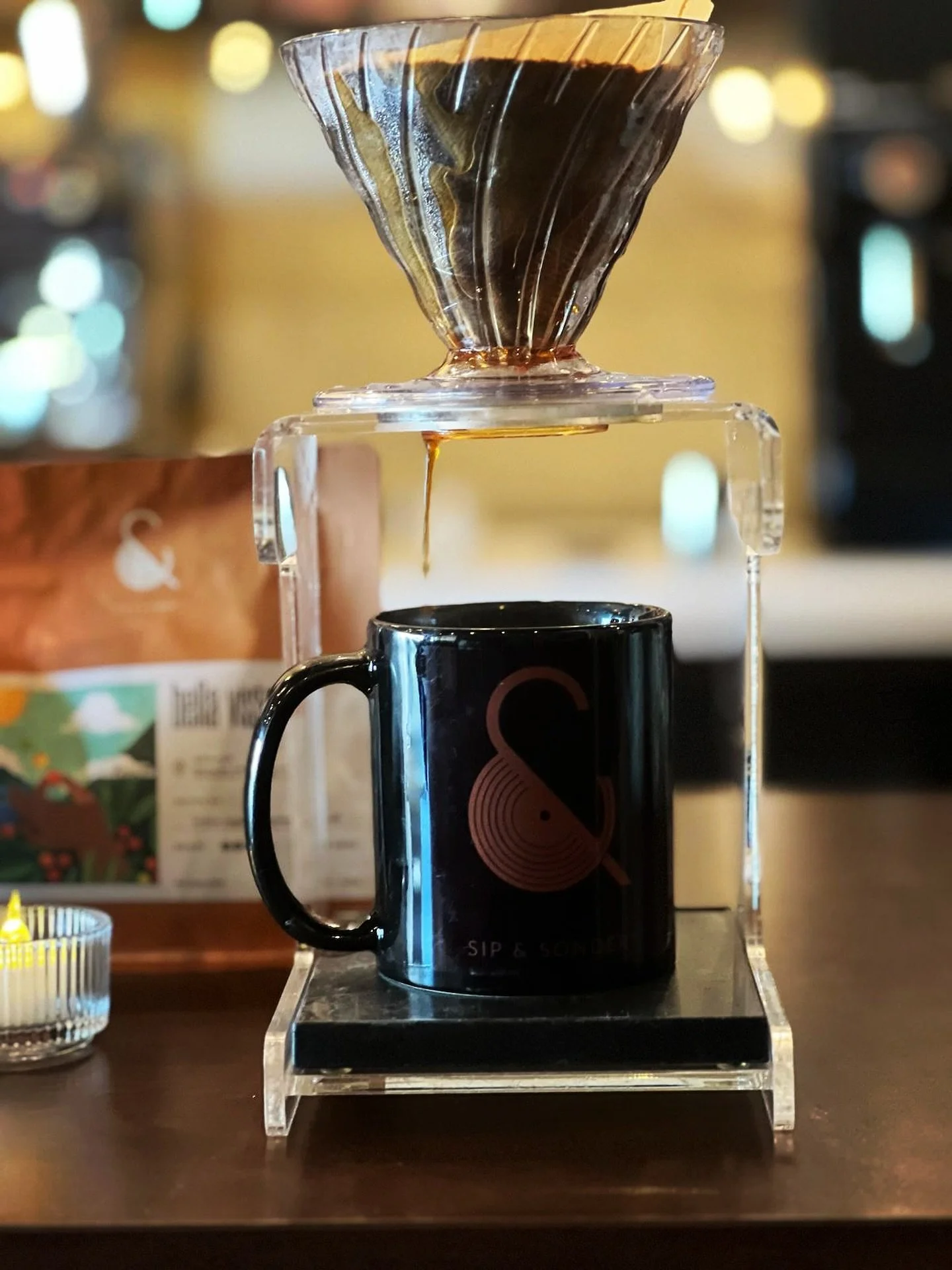 It&rsquo;s International Coffee Day ☕✨ and today we&rsquo;re savoring a pour over of BELLA VISTA, our newest medium-dark single origin coffee from the town of Bella Vista in the renowned Chiapas region of Mexico, swirling with notes of brown sugar, h