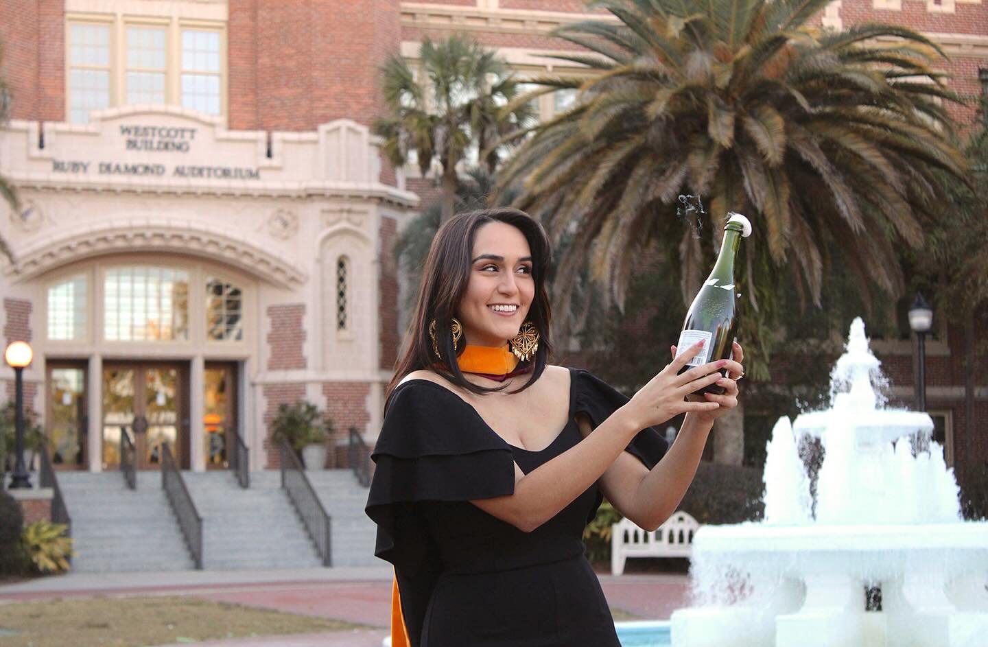 grad season is here👩🏻&zwj;🎓 #booktoday #grad #season #fsu #graduate #florida #state #photography #local #photographer #portraitphotography #landscape