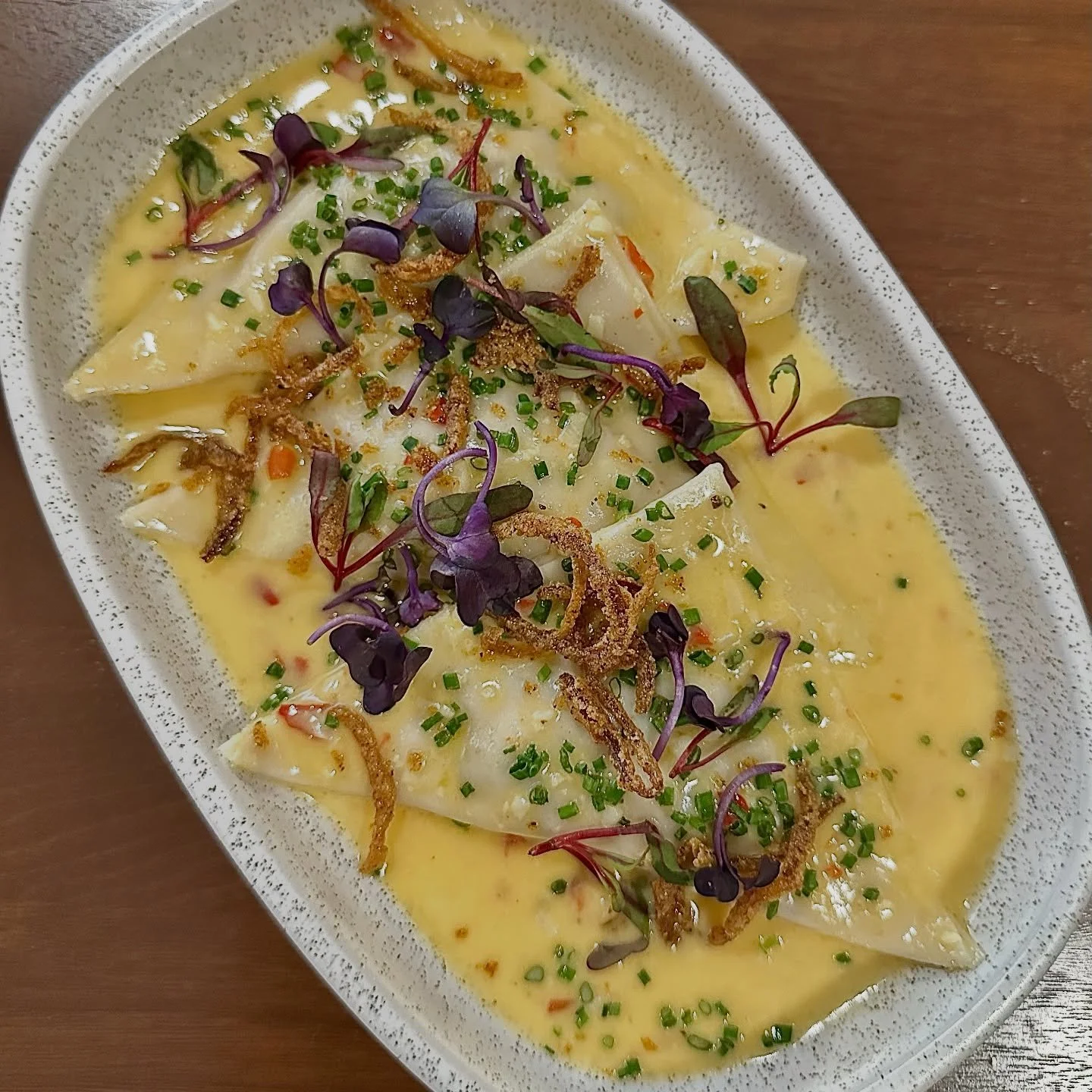 🦀 Who&rsquo;s ready to see Chef&rsquo;s crab dumplings make a comeback? Tossed in spicy chili butter, topped with crispy shallots&hellip; this is indulgence at its finest. Should we bring them back? 👀🔥

#CrabDumplings #tastyboston #SeafoodLovers #