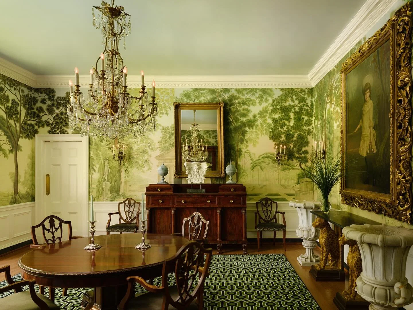 Suzanne&rsquo;s DR&hellip; lush. And it&rsquo;s worth noting that dinner in the dining room occurs multiple times per week at the Friday household 

Photography by @tavolettiphoto