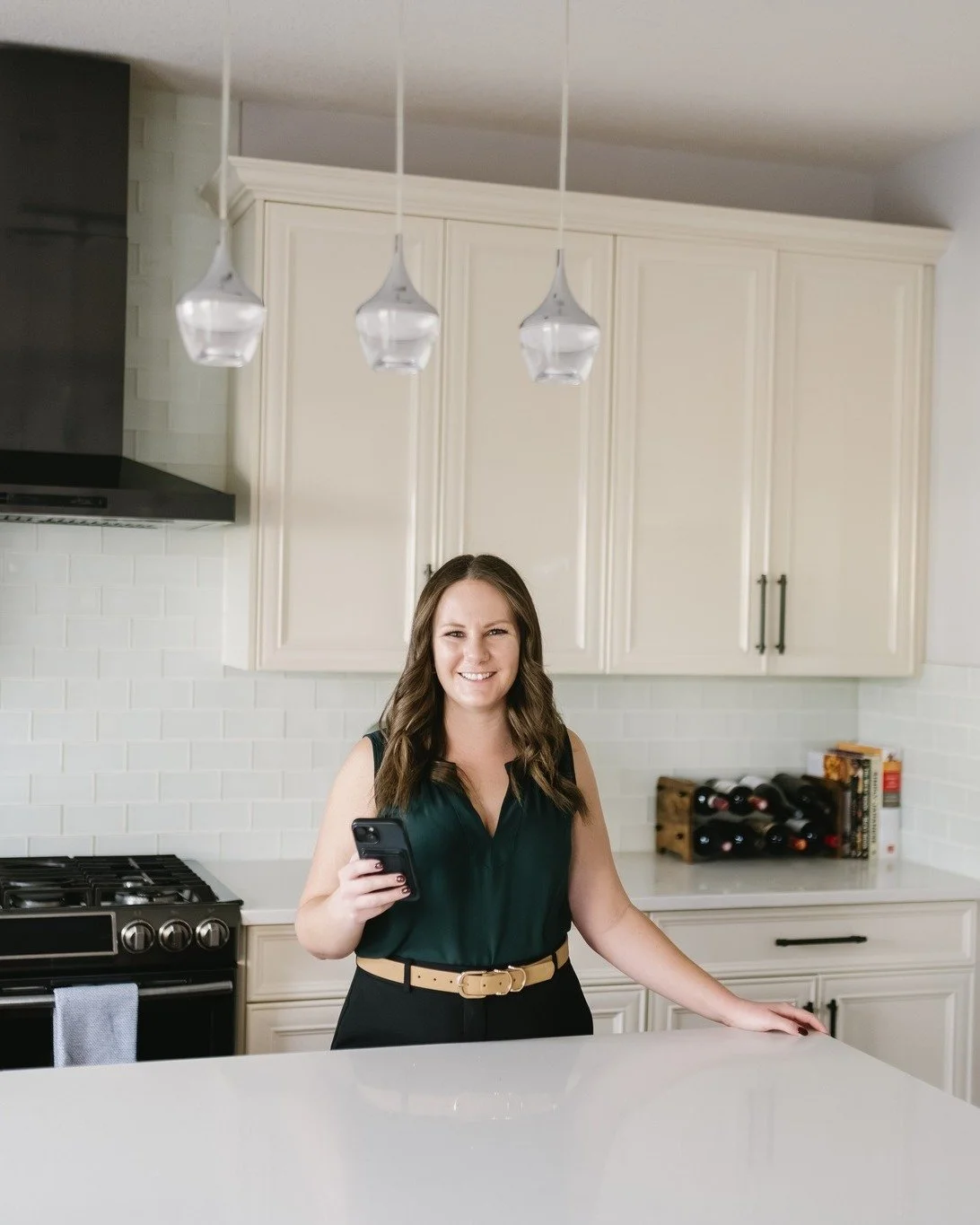 Do you really need an agent as a buyer?

NOPE.

You technically don't.

I'm not going to lie to you about it. But I am going to tell you exactly what I do for you as a buyer's agent and let this list speak for itself...

👩&zwj;🏫 Educate you on the 