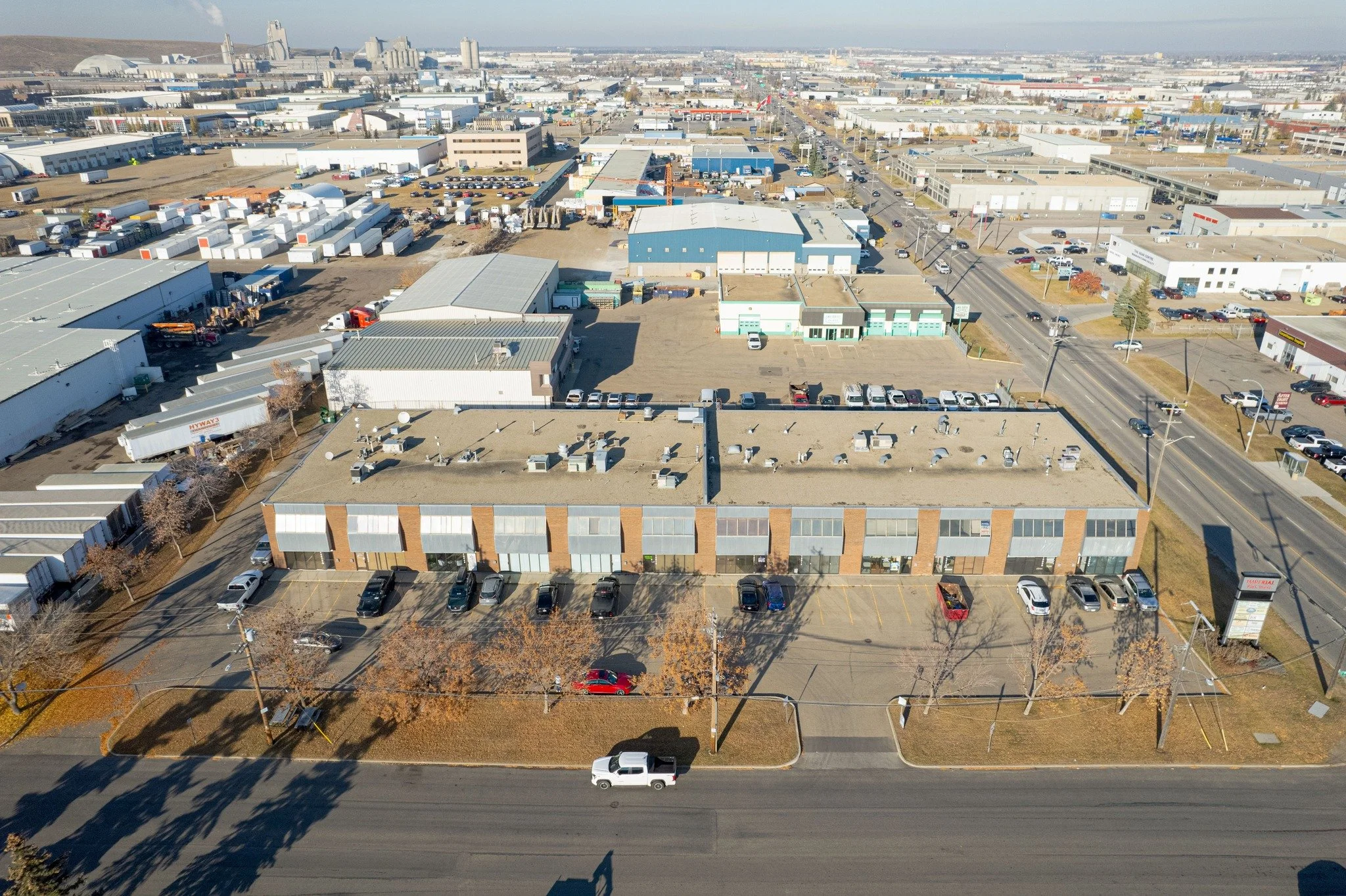 For Lease ✨ 15612 116 Ave NW

📏 3,153 sqft
🏢 Rent $8.00 per sqft 
💧Operating Cost $7.65 per sqft
🚛 Large Bay Door

Discover a prime commercial condo bay that is perfect for your business expansion. This versatile space is currently set up as a sh