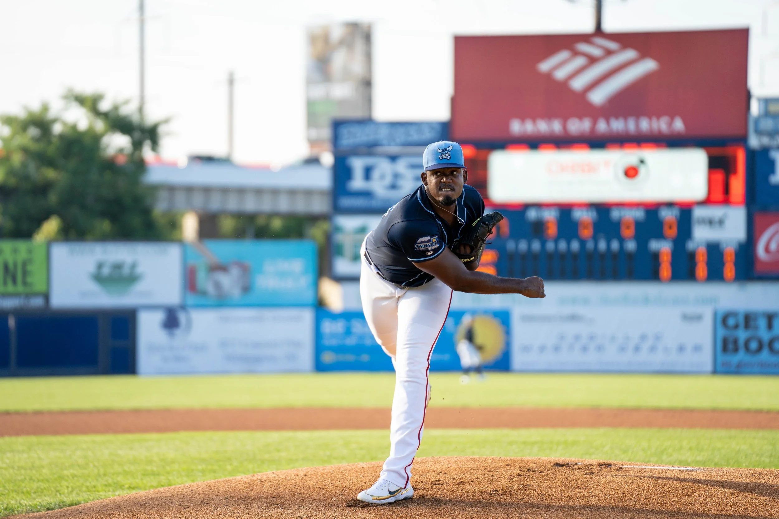DSC00842_220723_Theophile pitching.jpg