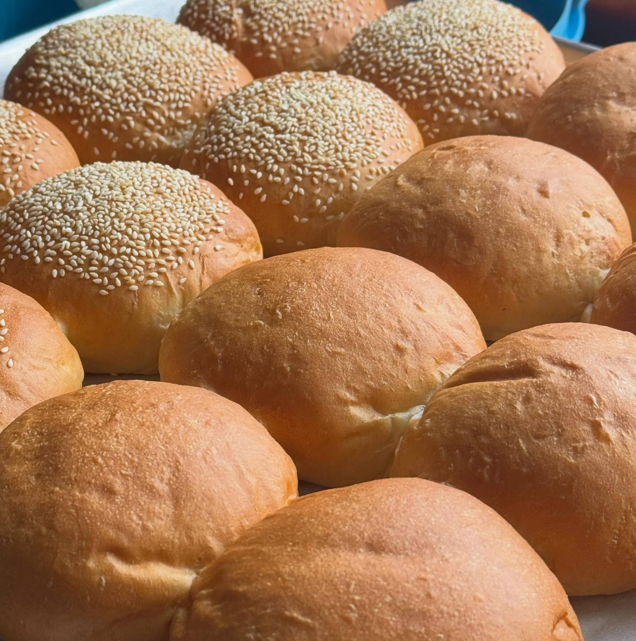 Burger bunz and bbqzzz.  It&rsquo;s the weekend and warm weather is finally calling. 
Our burger buns are hand rolled, soft and made using a unique Japanese method that keeps them soft longer without adding chemicals and fillers.  Just basic, high qu