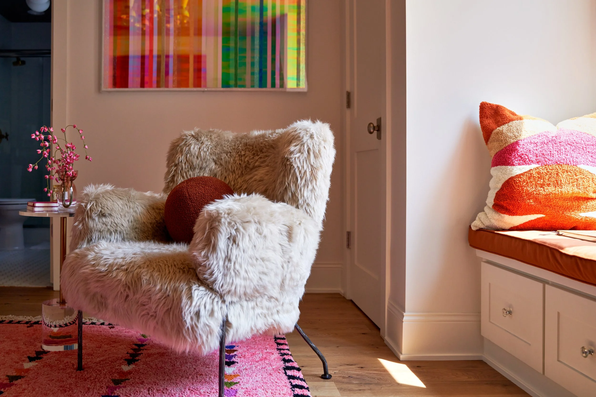 30_RoundThreePhotography_EH_Broadway_GlamHorizWindowChair_DSC7846.jpg