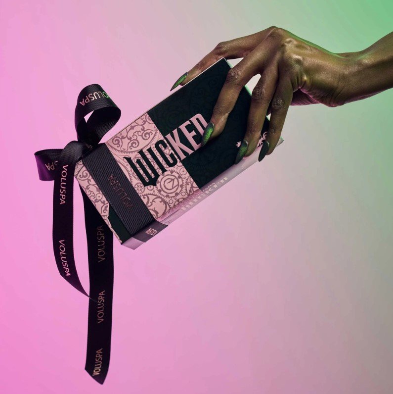 Pink_Goes_Good_with_Green_2.jpg