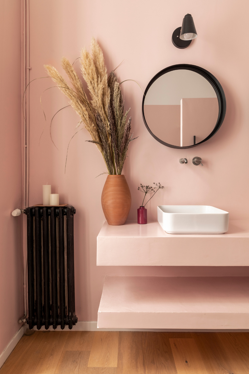 Photo of a bathroom with mirror. Seeing our reflections can trigger feelings of shame if we struggle with body image. A body image psychologist can assist. 90015 | 90094 | 90277