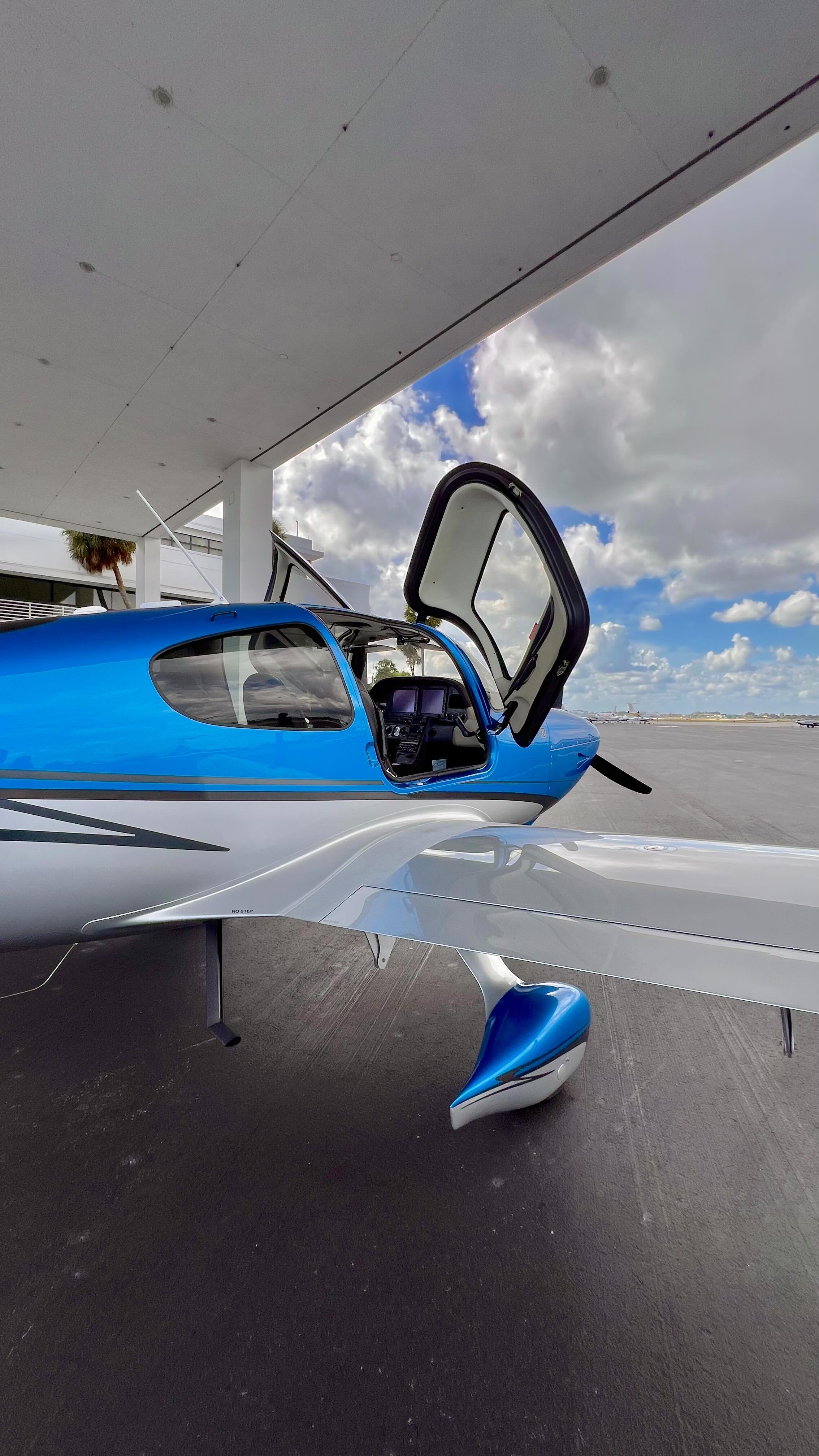 Struggling with IFR? You’re not alone!
At GoFly Academy, our Instrument Rating course is designed to transform confusion into confidence. Whether you’re navigating through holds, approaches, or unexpected weather, we provide the training