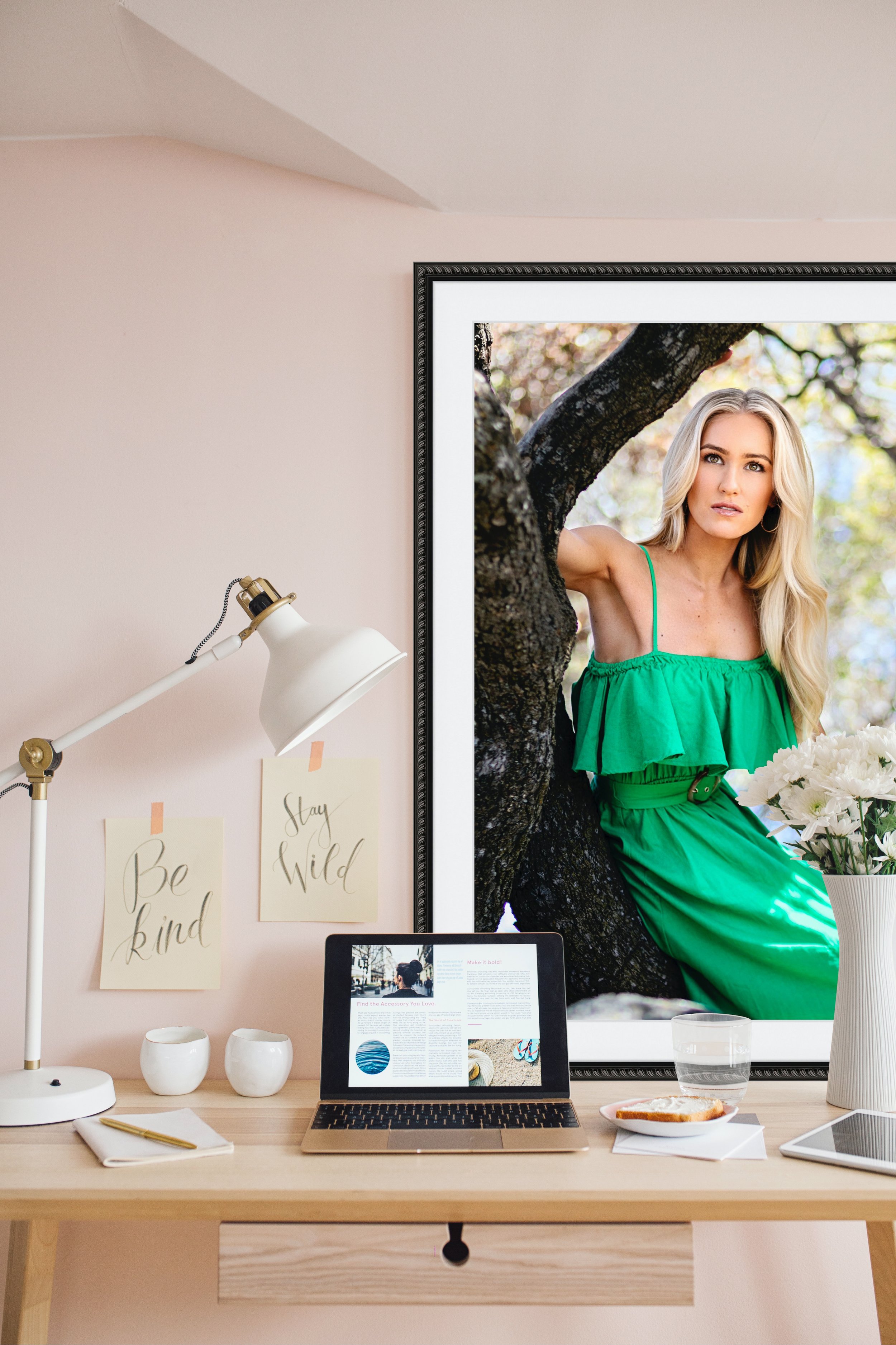 Stocksy_txpe6ca050aTn1300_Medium_1256152 copy.jpeg