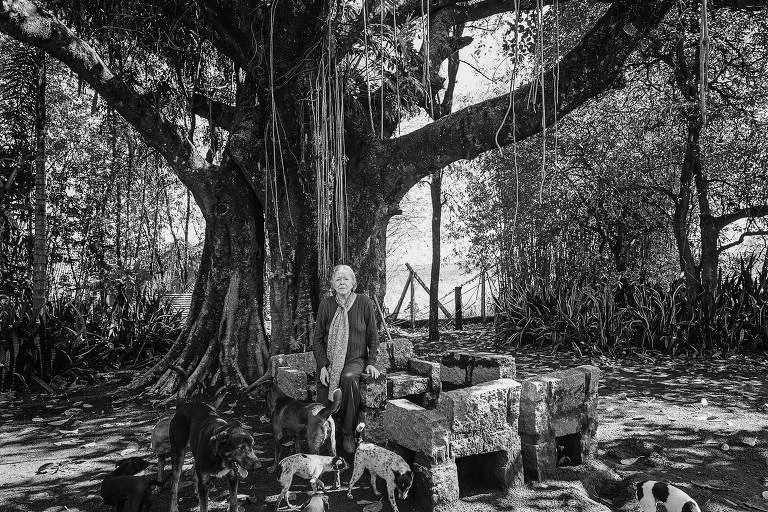 Hilda Hilst fotografada por Eduardo Simões em 1999;