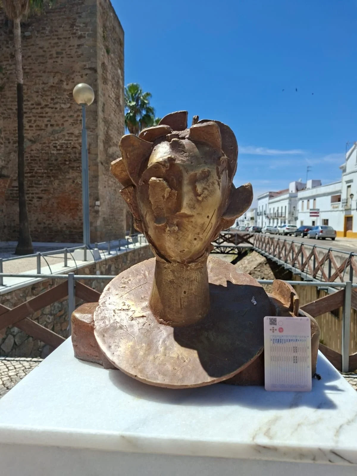Unesp recebe busto de Camões com cerimônia especial