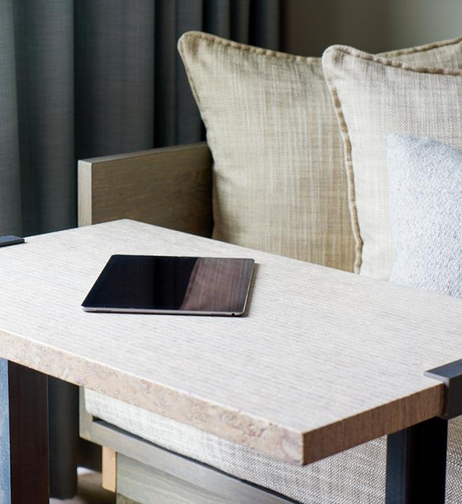 1_Hotel_Brooklyn_Bridge_Work_Dine_Table2_LO.jpg