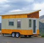 MoveableTinyHouse_Yellow_AngledRoof.PNG