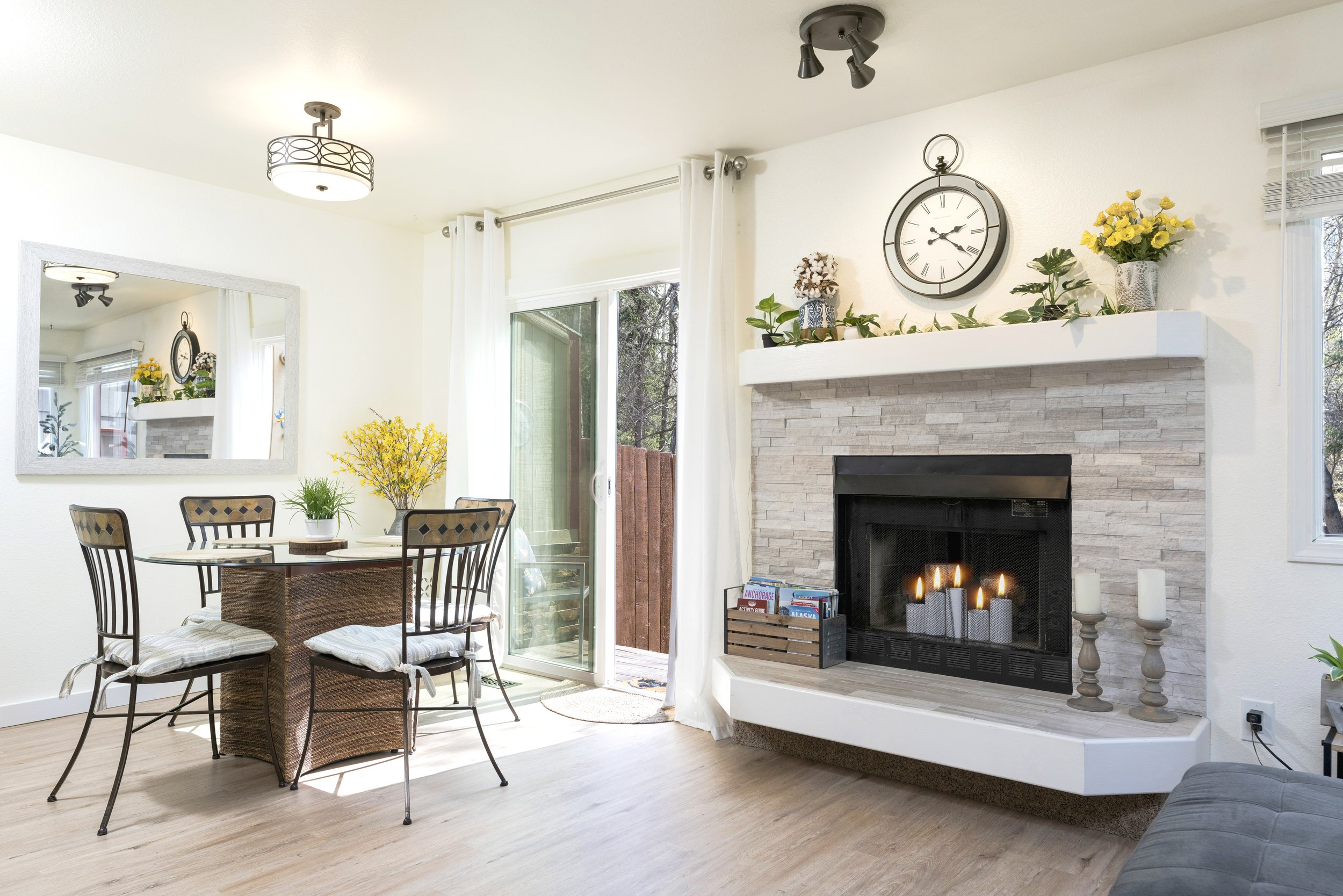 34-Living Room_MAX7432b.jpg