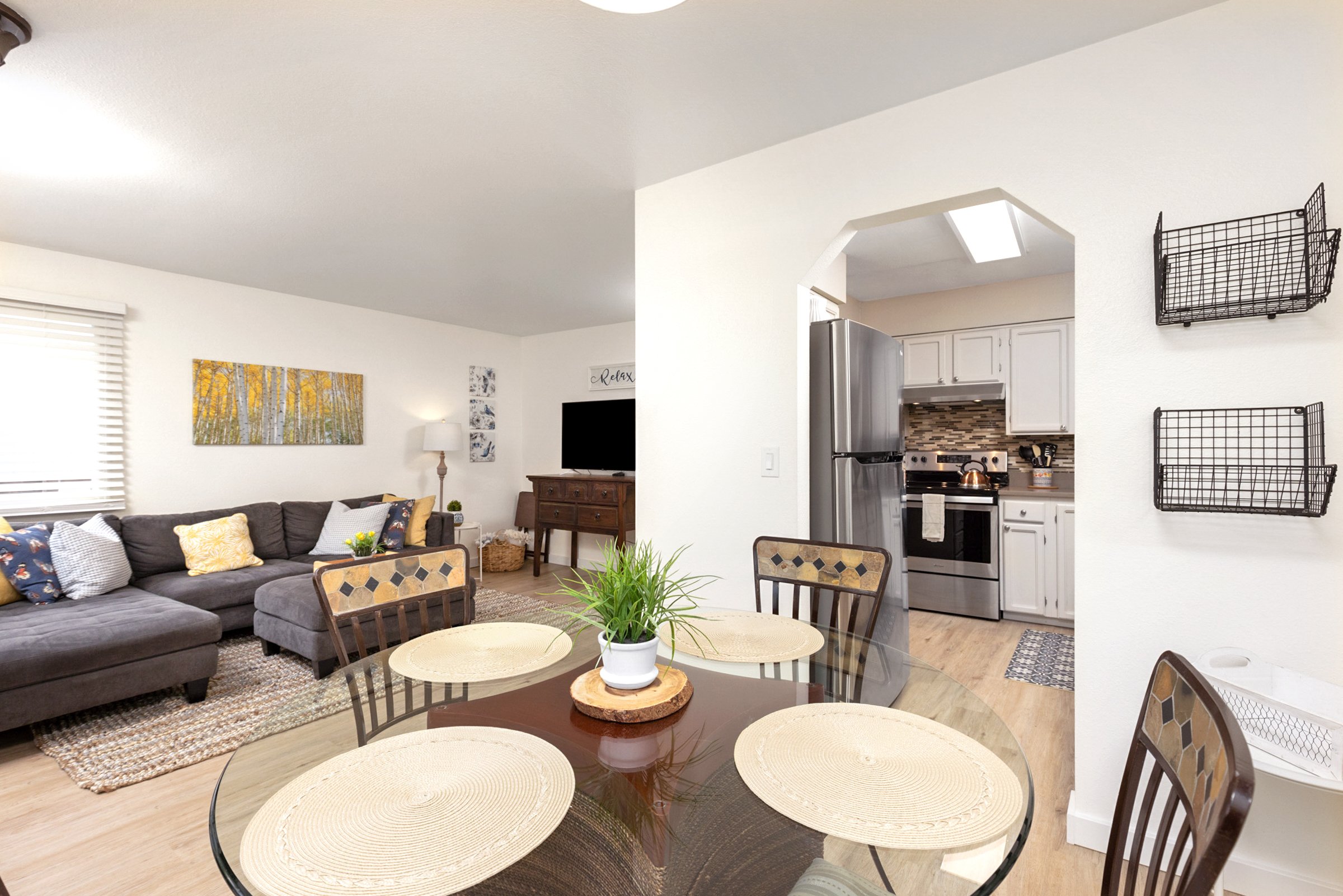 10-Dining Room-20220425-5957d.jpg