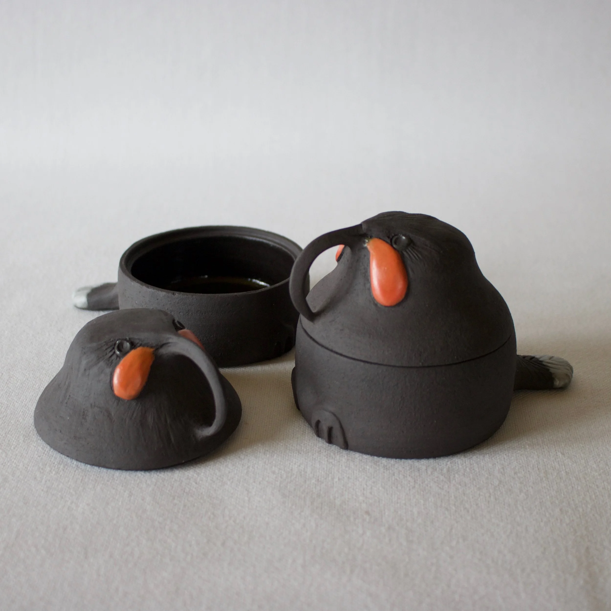 ceramic huia nz bird trinket boxes.jpeg