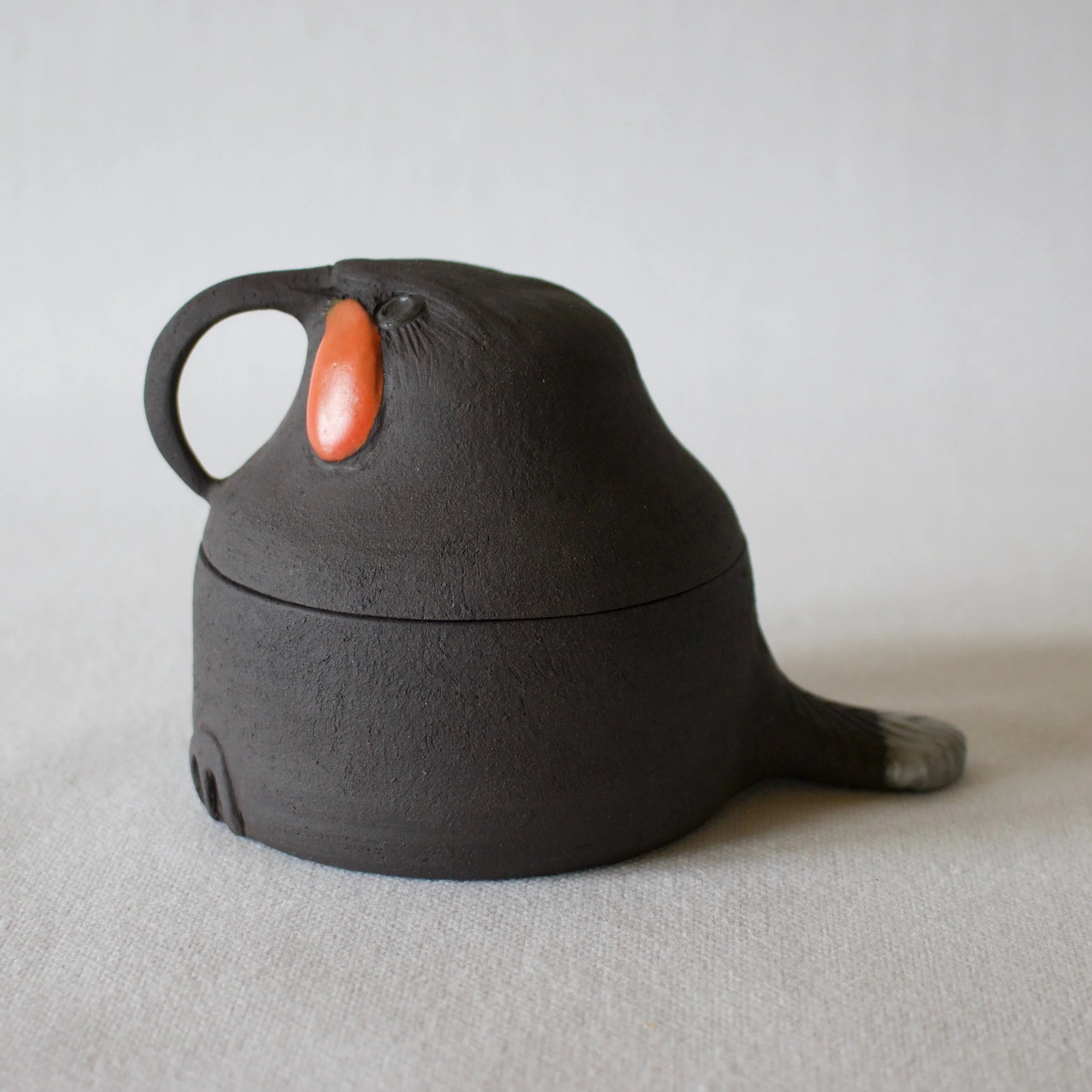 side view ceramic huia nz bird trinket boxes.jpeg