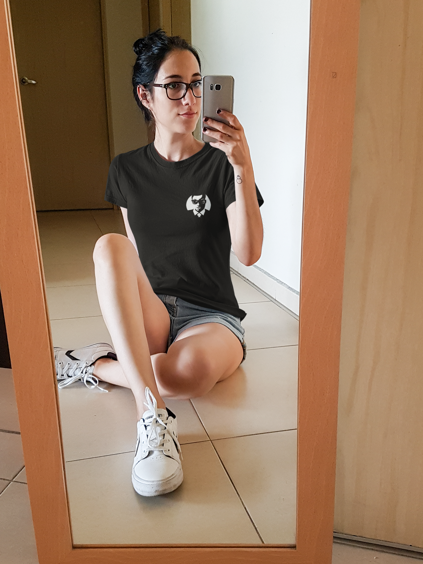 girl-taking-a-mirror-selfie-while-wearing-a-round-neck-tee-mockup-a16924.png