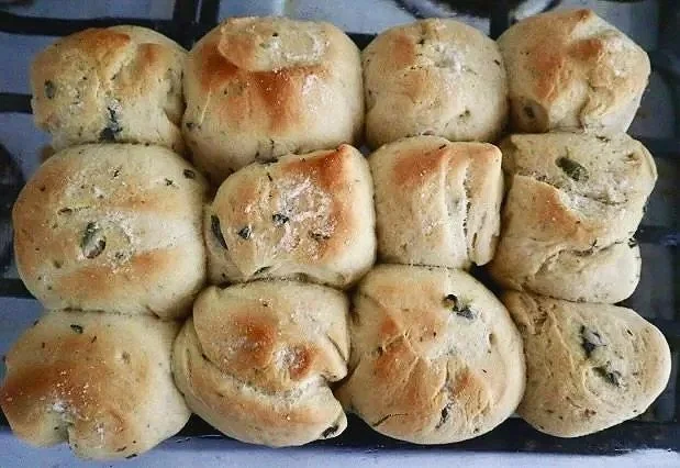 Baked Sage & Thyme Dinner Rolls