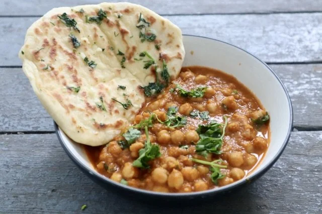 Naan bread with chickpea curry 