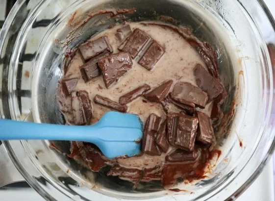 ChocMousse_MeltingChoc2.jpg