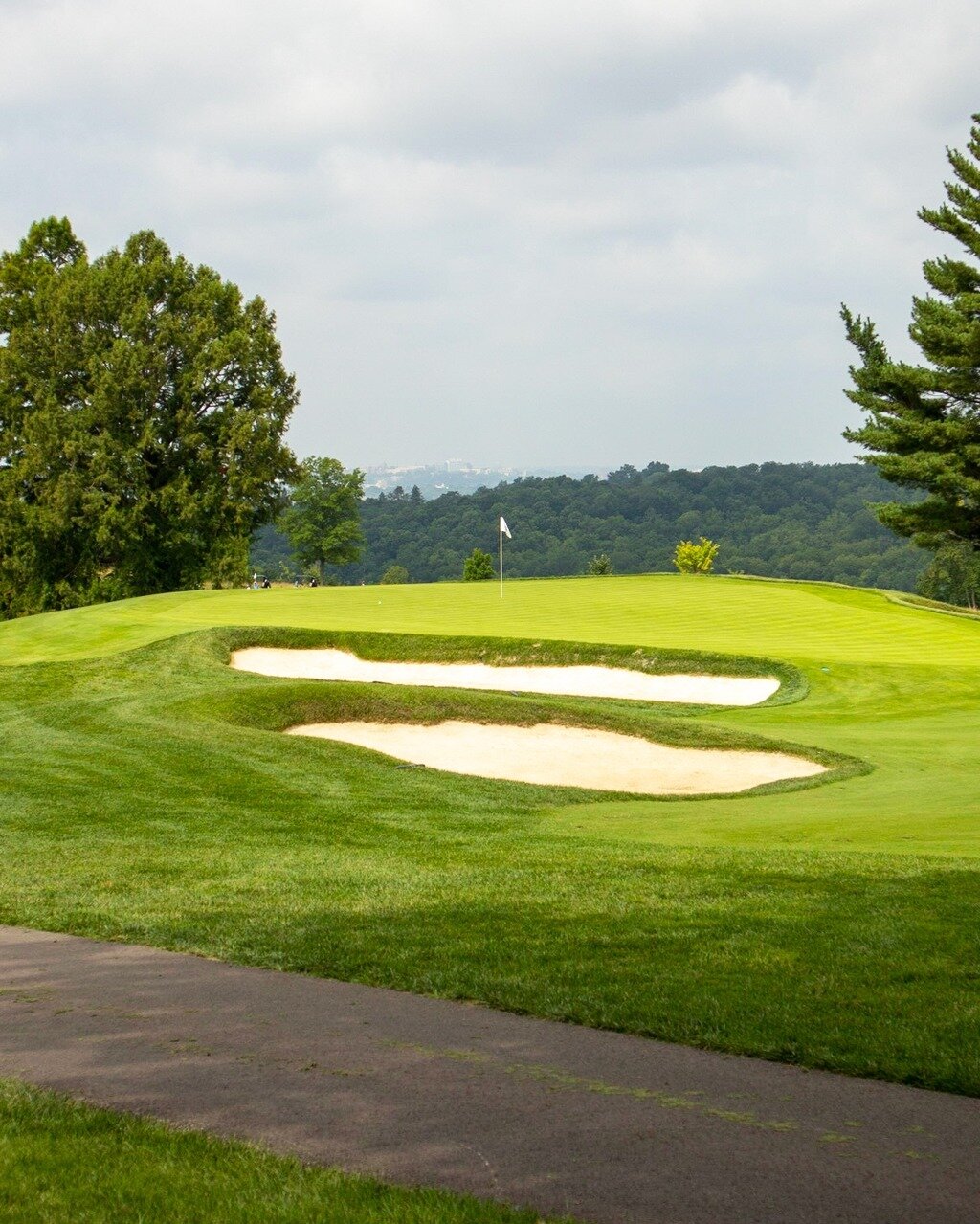 Happy Mother’s day to the Queen City ๐ธ๐ฝ
@kenwoodcc
.
.
.
#golf #golfcourse #golfphotography #beautifulgolfcourses #cincinnati #cincinnatigolf #kenwoodcountryclub #513day