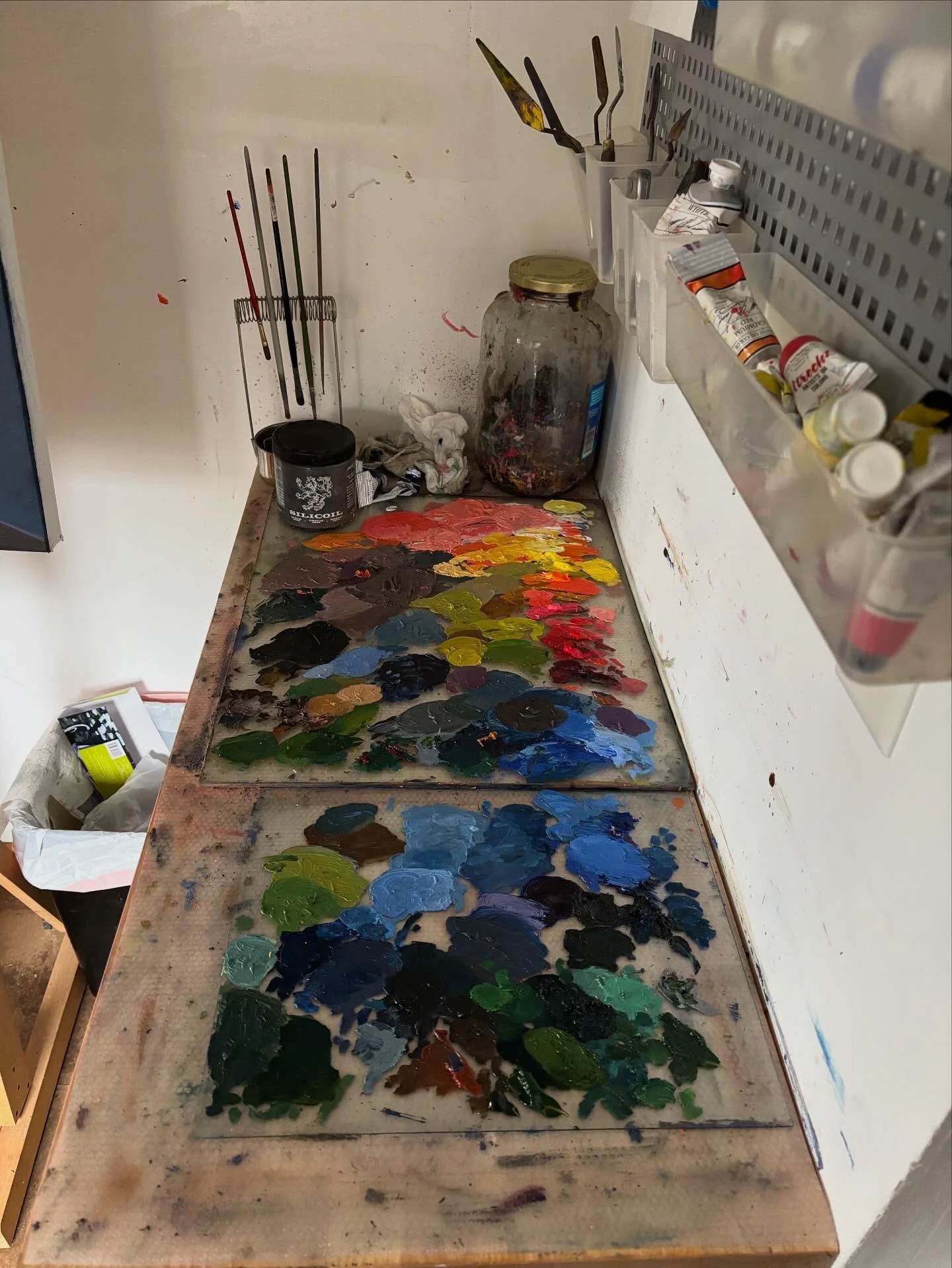 Confident, charismatic, (not) cloudy&hellip;finished painting coming soon!!! 

#marijaeartist #art #artist #oilpainting #oilpaintingoncanvas #not #cloudy #huh