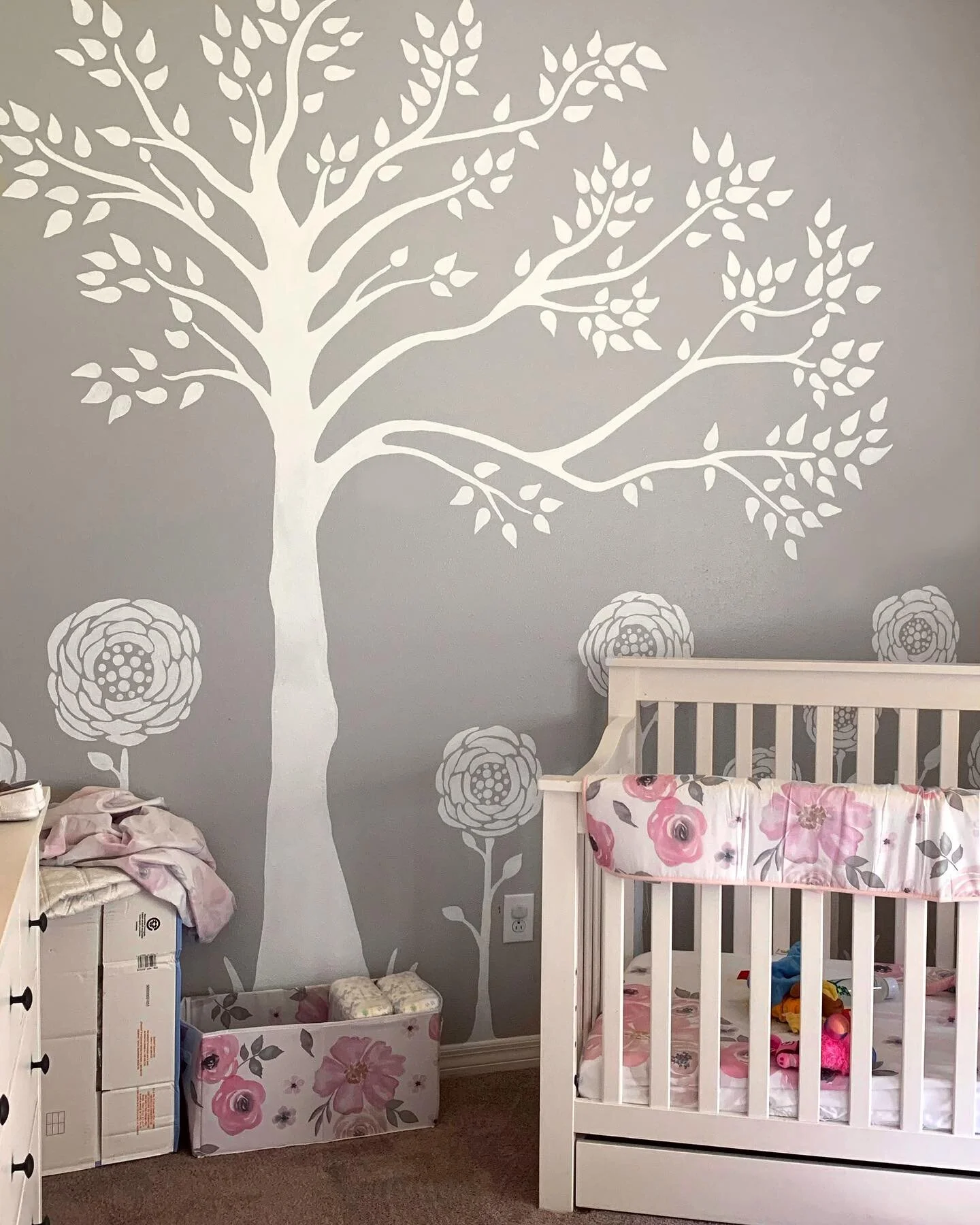 Tossing it back the this whimsical simplistic wall mural I had the honor of doing to prepare for Miss Baby Tegan! 🤍

@meggssssss - feels like yesterday!