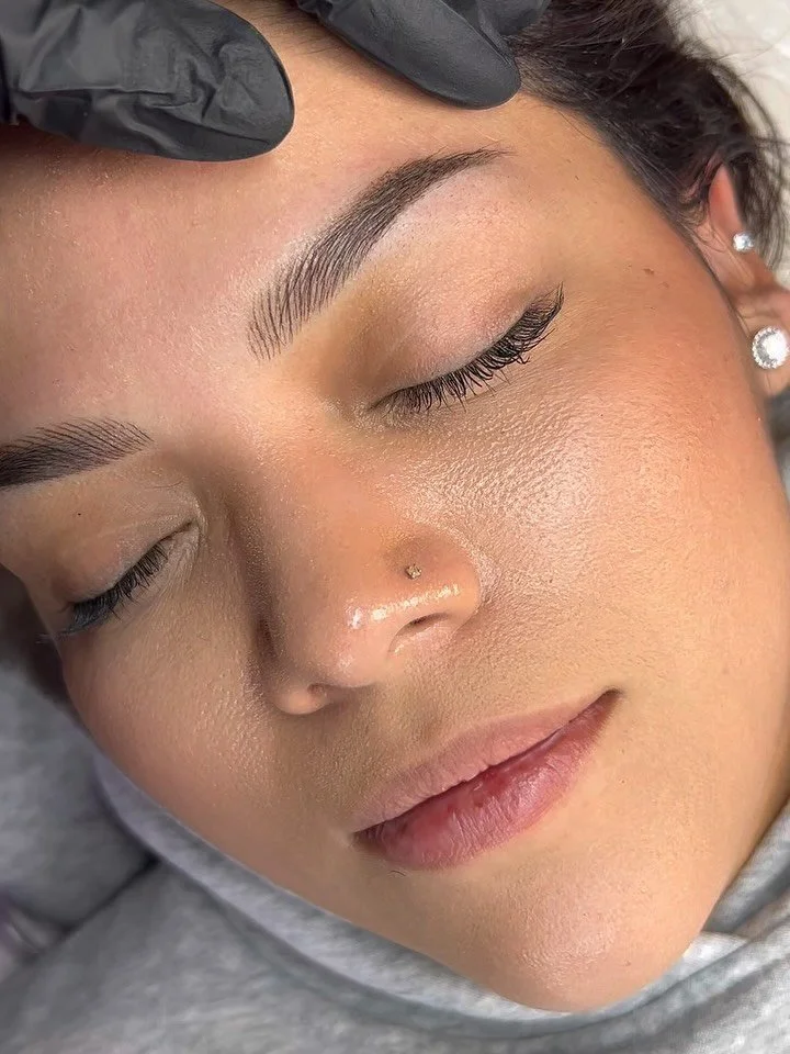 *Insert British accent* Ooooo STUNNIN 
#renobrows #nanobrows #nanobrowsreno #hanafycolorspigments 

Using @hanafycolourspigments Dark Brunette Black Brown &amp; Corrector 1 
@lovebombtattoo 0603RL @vertixneedles .25 1RL @mastpmuofficial 0403RL 
Reno 