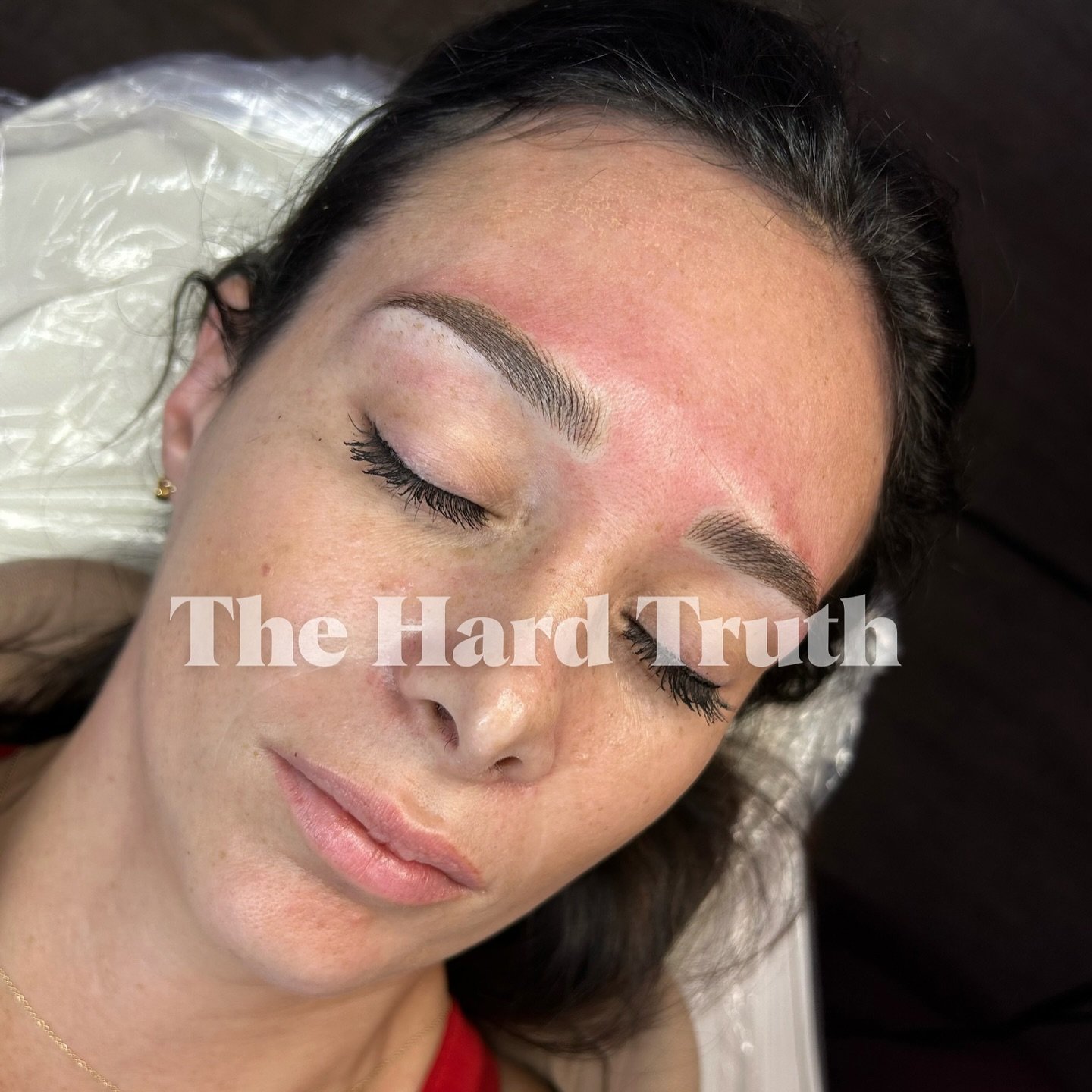 Someone can be good at a lot of things.

But when it comes to something that lives on your face&hellip;
this isn&rsquo;t the time to pick someone who &ldquo;also does brows.&rdquo;

Brows have been my jam for the last 8 years.
Not an add-on. Not a si