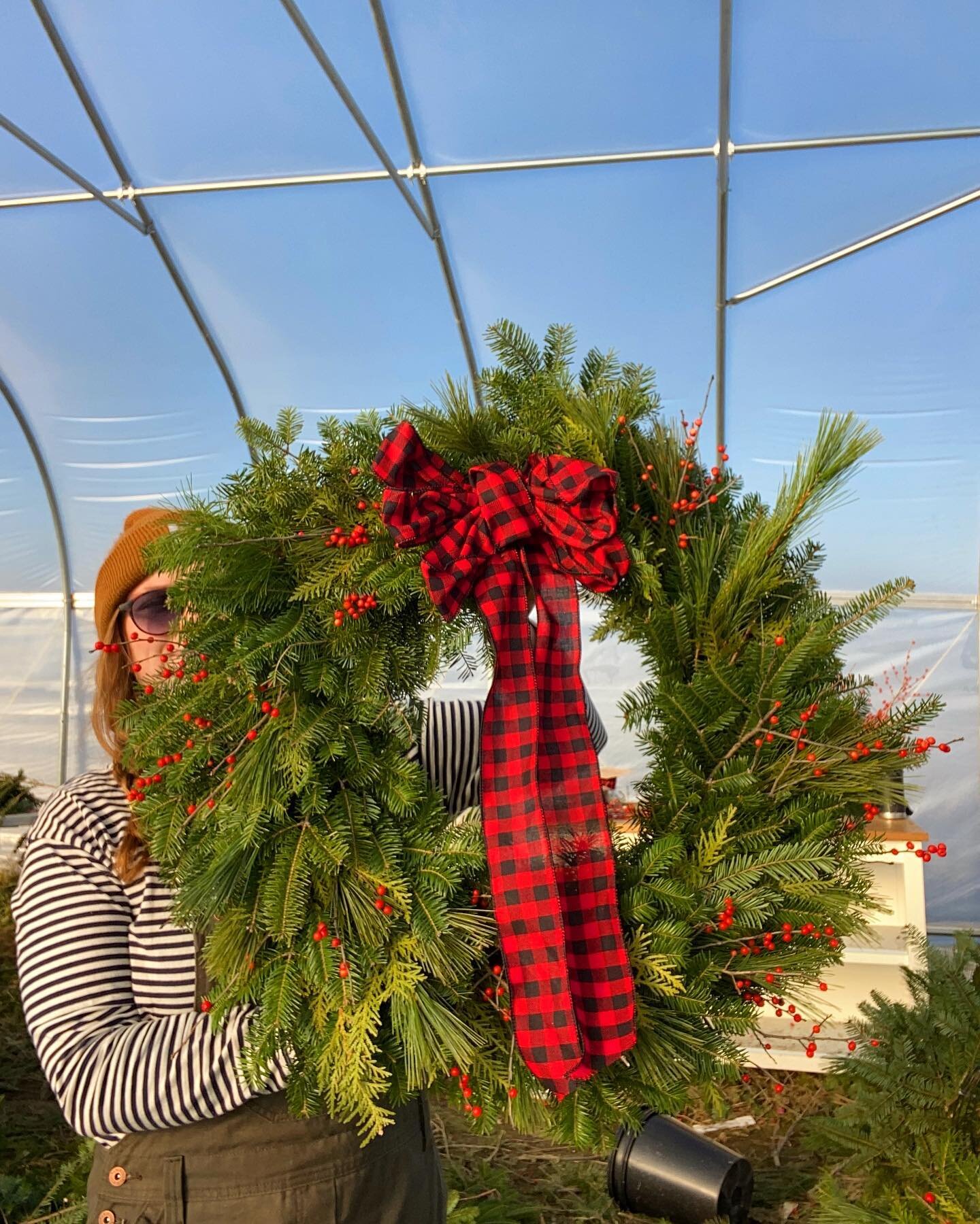 another whirlwind wreath weekend. here&rsquo;s the only photo I managed to take! thank you thank you thank you ❤️💚❤️ (how is there no wreath emoji???)