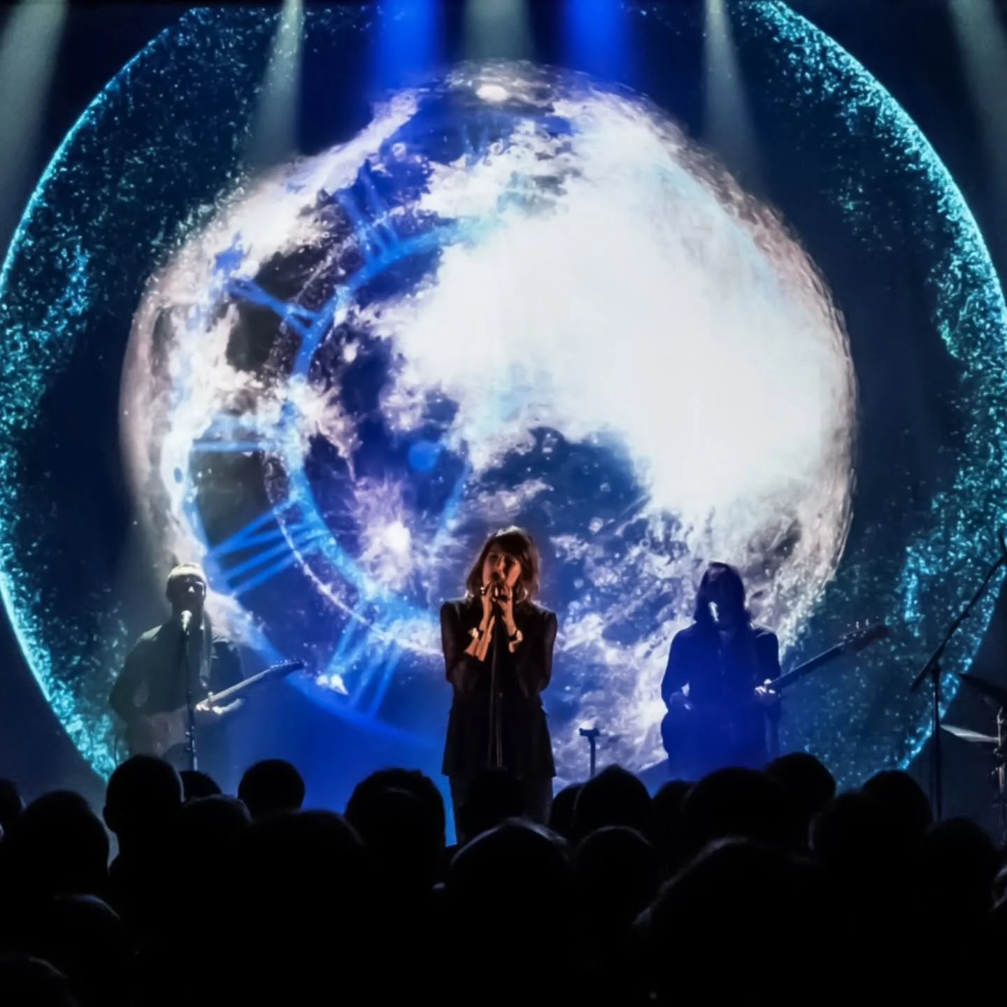 Yesterday, at a concert, I suddenly realised: I don&rsquo;t have to choose.

For the first ten years of my career, I worked with the stage &mdash; creating video art and light design for concerts, tours, contemporary ballet, and theatre.
It was an ex