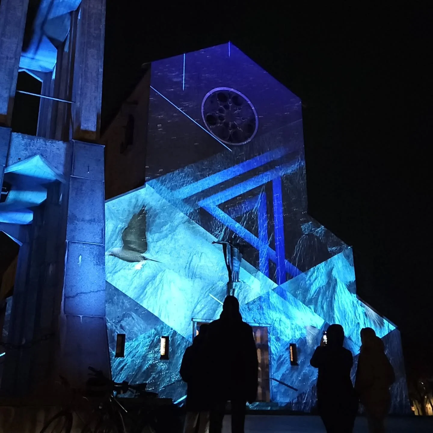 At the premiere PATH, a woman came up to me and said:
&ldquo;While I was watching your piece, I realized that only art can lead the world out of crisis.
Politics has lost its way, religion has lost its influence, and it feels like there&rsquo;s nothi