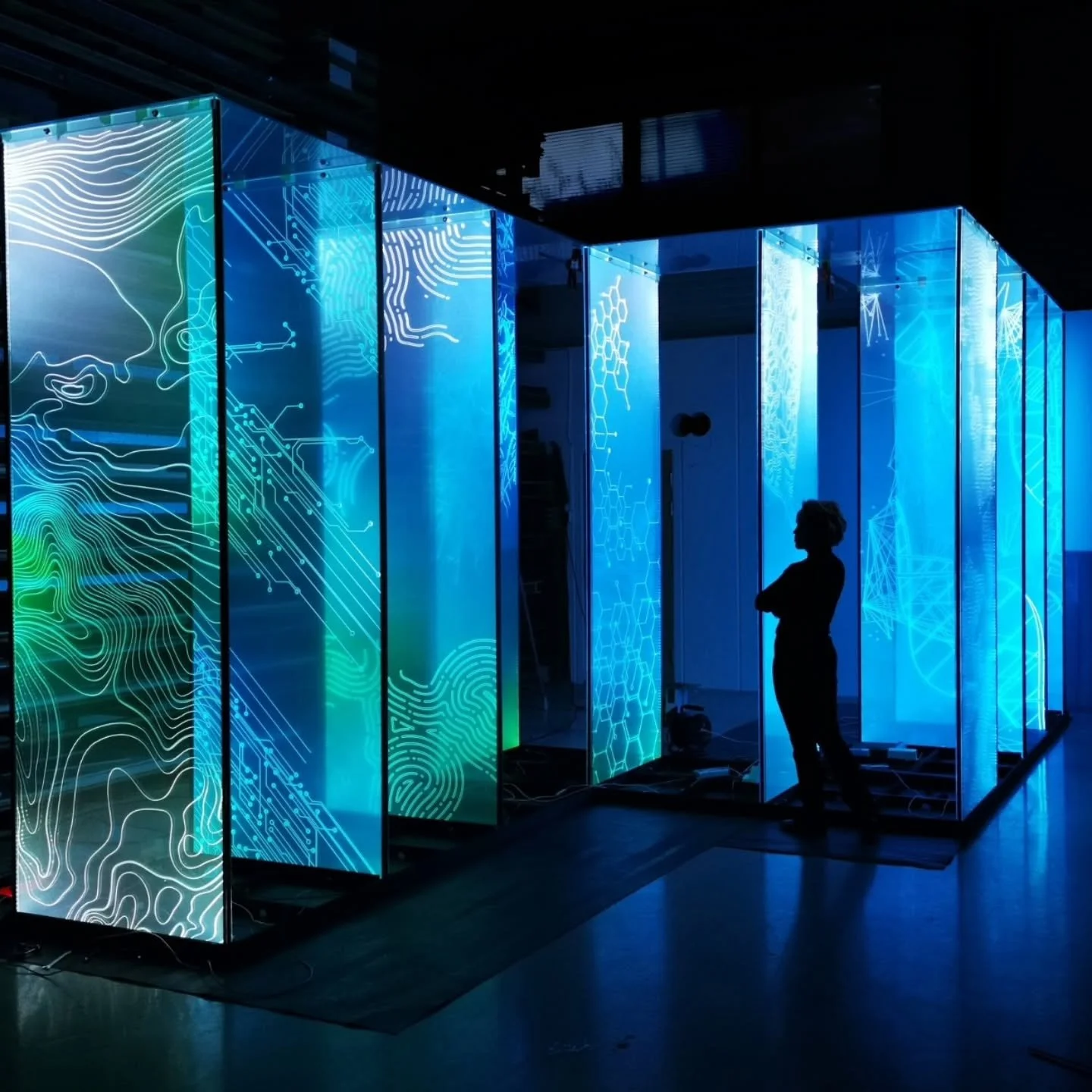 That feeling when you see your new artwork complete for the first time 💙

While I&rsquo;m developing new ideas, here&rsquo;s a nice reminder from the testing of my light installation PERSPECTIVE.
Throughout my creative journey, these kind of rehears