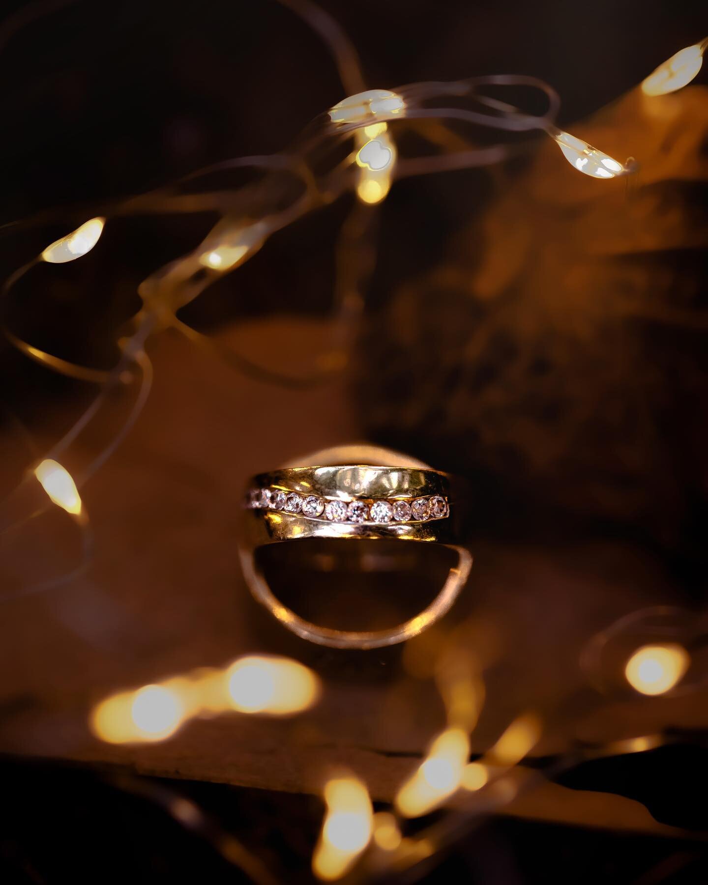 Fairy light ring shots! 😍

https://www.daytime.photography/
.
.
.
.
#DayTimeBride #canoneosr5 #canonr5 #r5weddingphotographer #Indianaweddingphotographer #indianaphotographer #indianapolisweddingphotographer #carmelINweddings #carmelINweddingphotogr