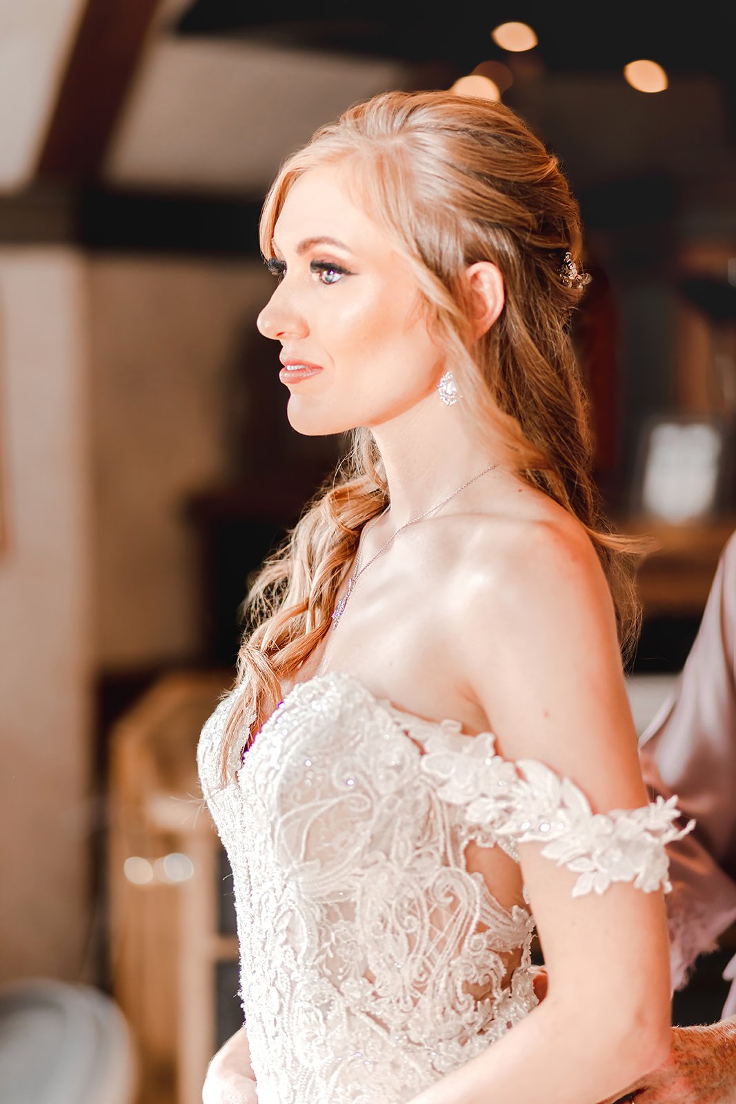 J&E-BrideGettingReady-52.jpg