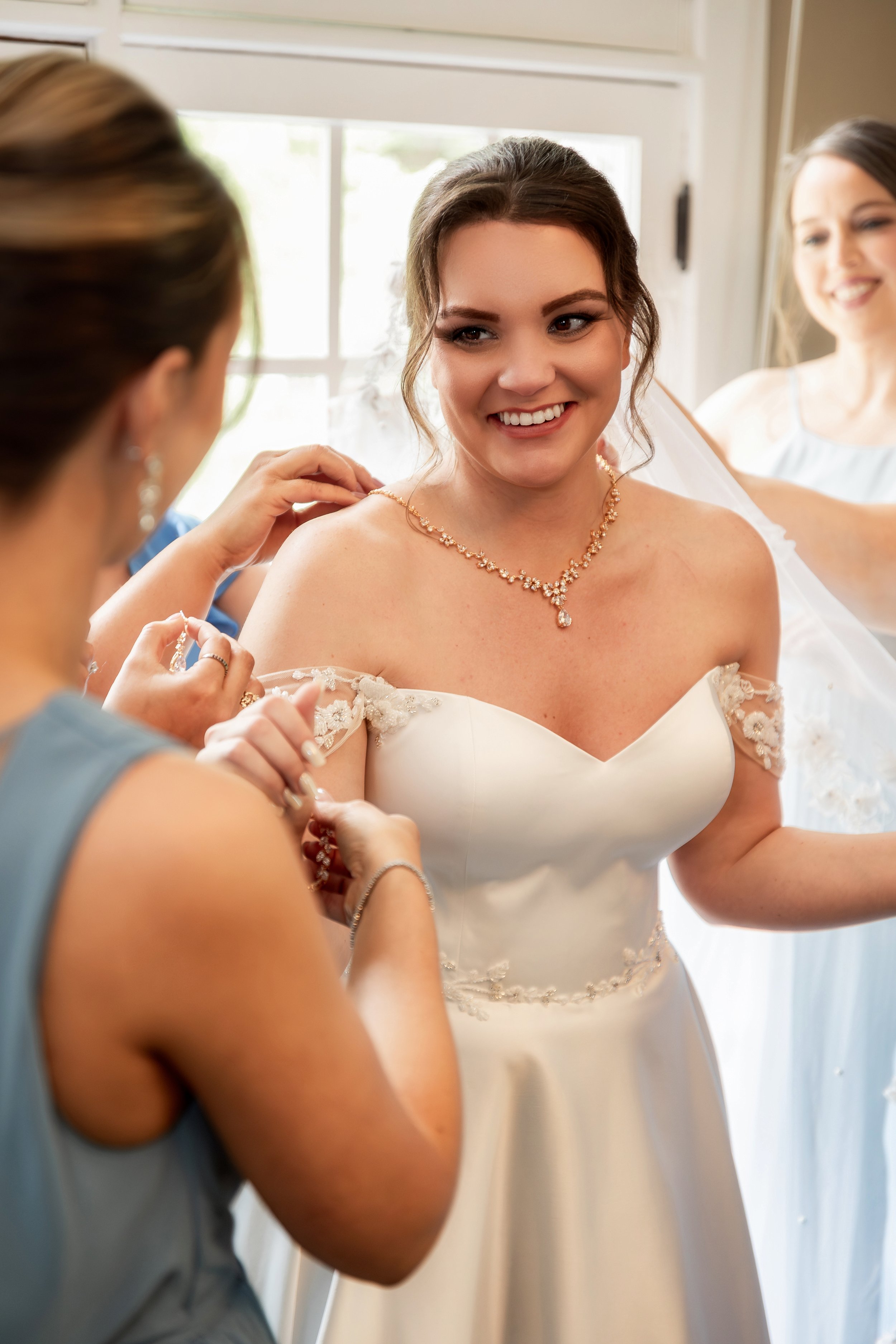 Megan&Peter-BrideGettingReady-23.jpeg