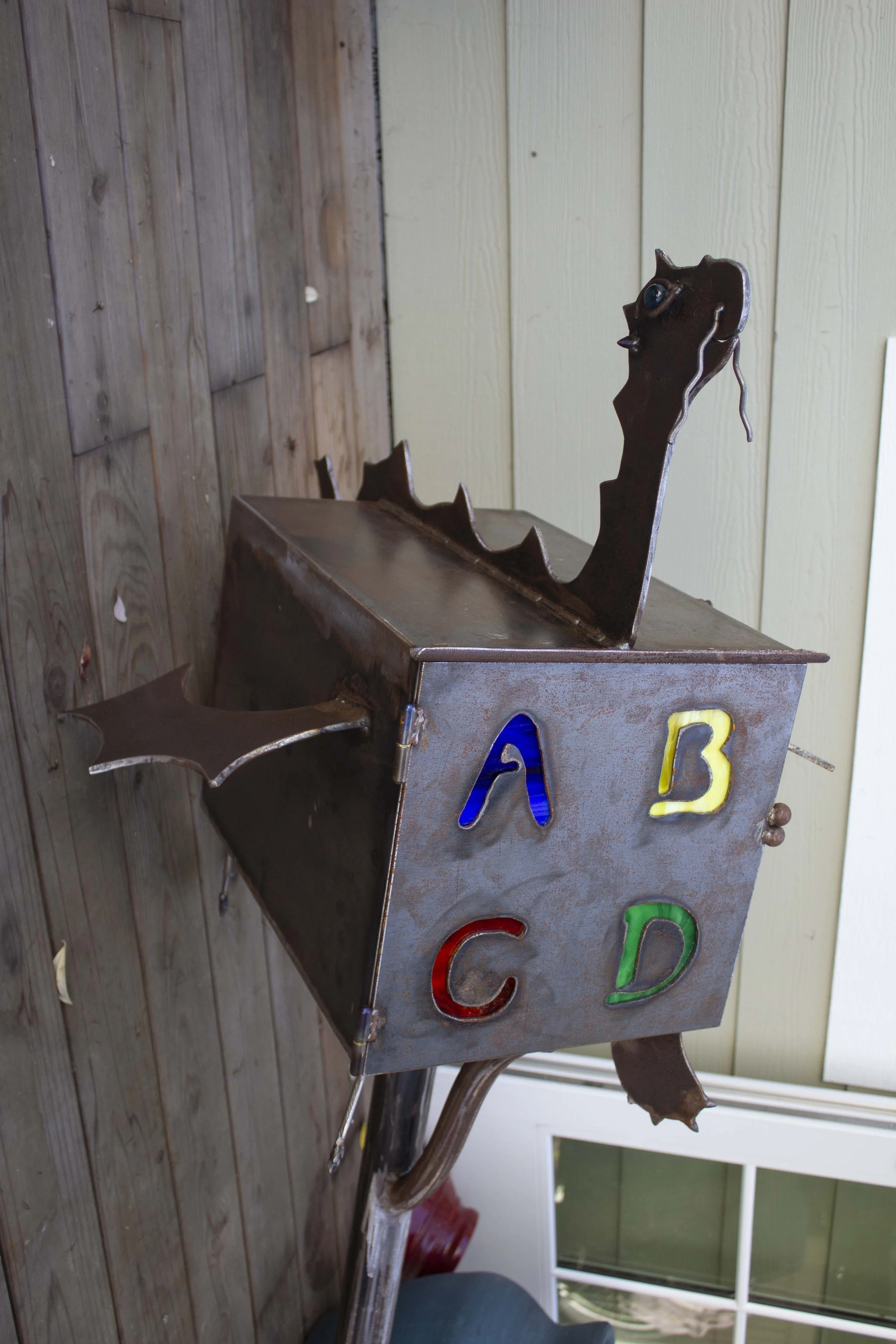 Dragon Mail Box