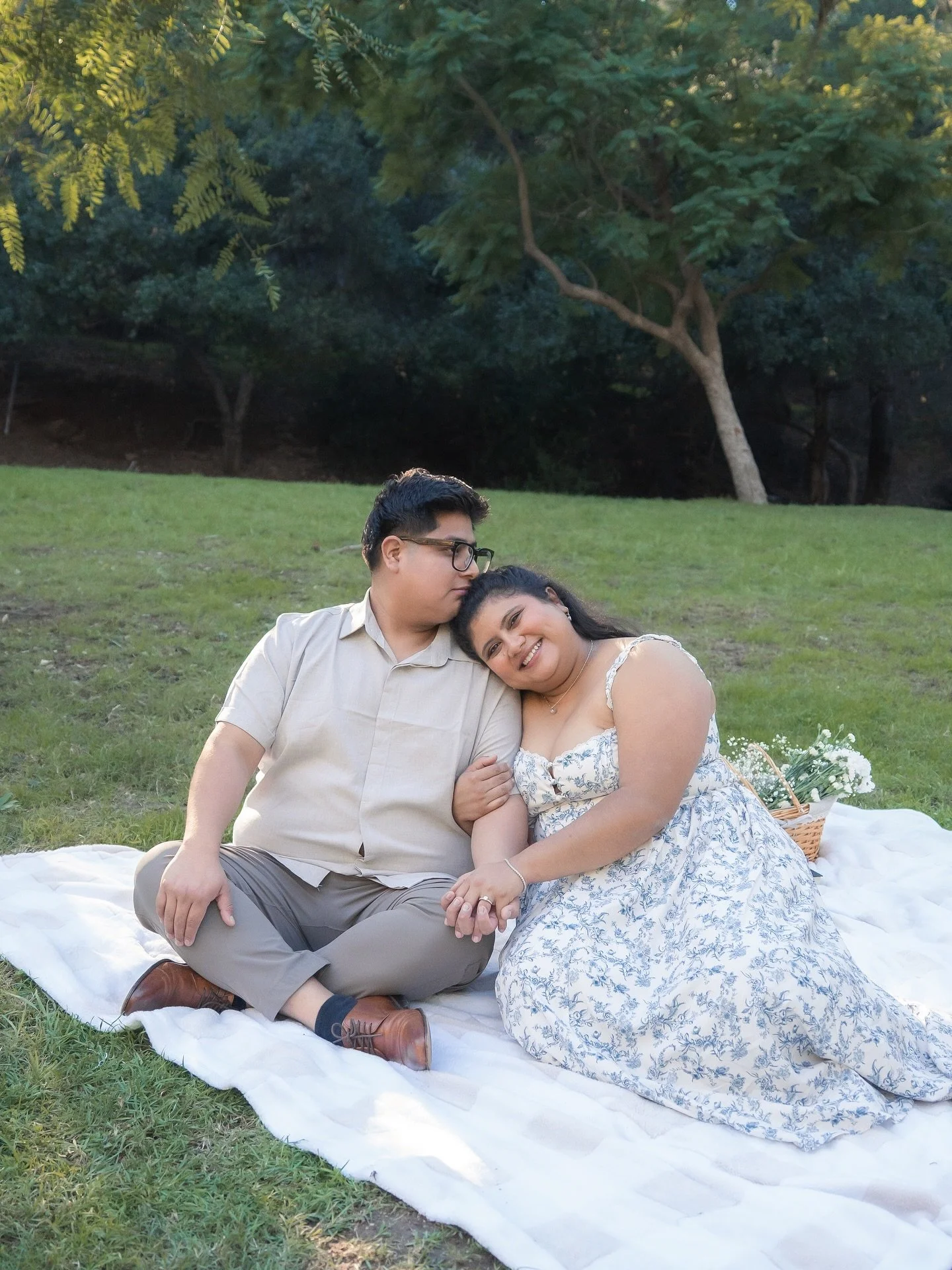 Emily + Yordi&rsquo;s Nature + Picnic vibes Engagement Session 💍🤍We can&rsquo;t wait to capture your beautiful and special moments for your wedding day in the Summer of 2026! @emily.sandoval + @broskiee_yordi 

Keywords: Engagement Session, Wedding
