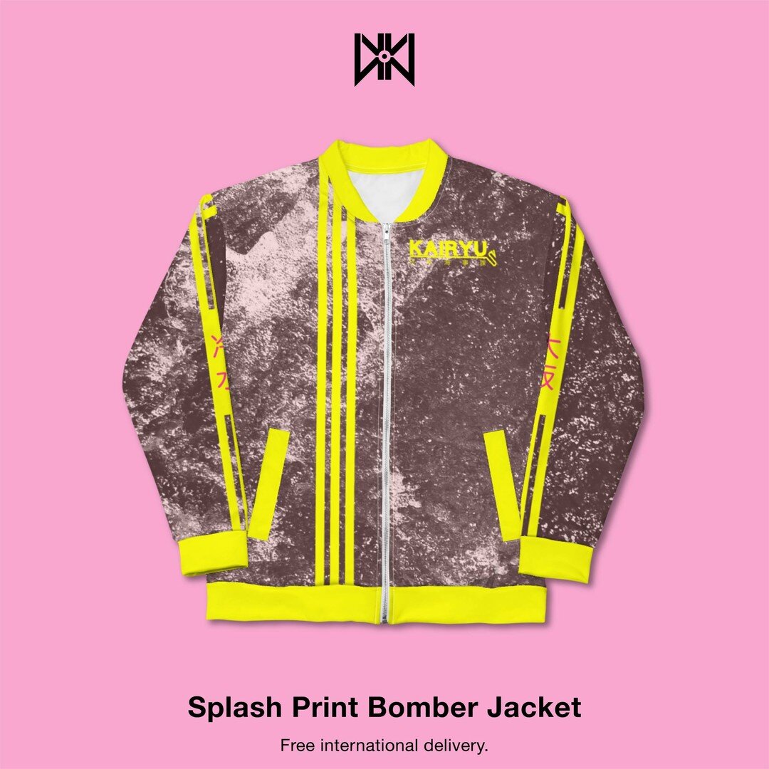 Splash Print Bomber Jacket

This classic unisex Japanese maritime bomber jacket features a slender all-over print with an underlaying design and overlaying branding. This has a quality brushed fleece fabric. Produced from quality 100% polyester. Jack