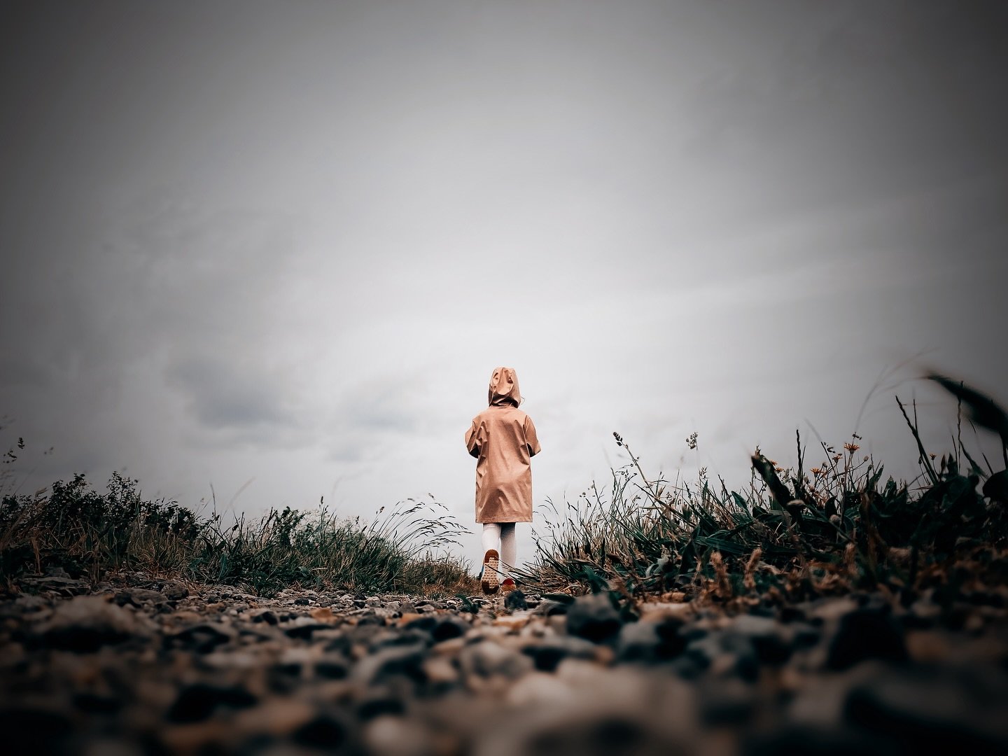 Walking the path alone doesn&rsquo;t mean you&rsquo;re truly alone, it means you&rsquo;re strong enough to lead your own way 💪🏻 Recorrer el camino solo no significa que est&eacute;s realmente solo, significa que eres lo suficientemente fuerte para 