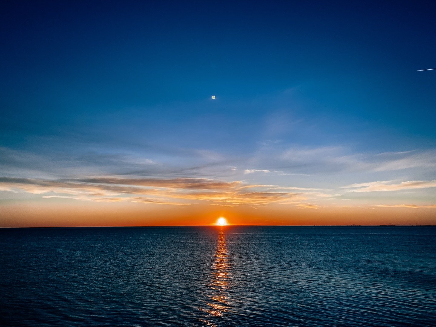 Set the tone for a focused and productive day 💯 Establezca el tono para un d&iacute;a concentrado y productivo #Morning 12/2025

#LifeStyle #Life #Motivation #Inspiration #Happy #Like #Love #Happiness #Follow #Photography #Goals #MindSet #OrihuelaCo