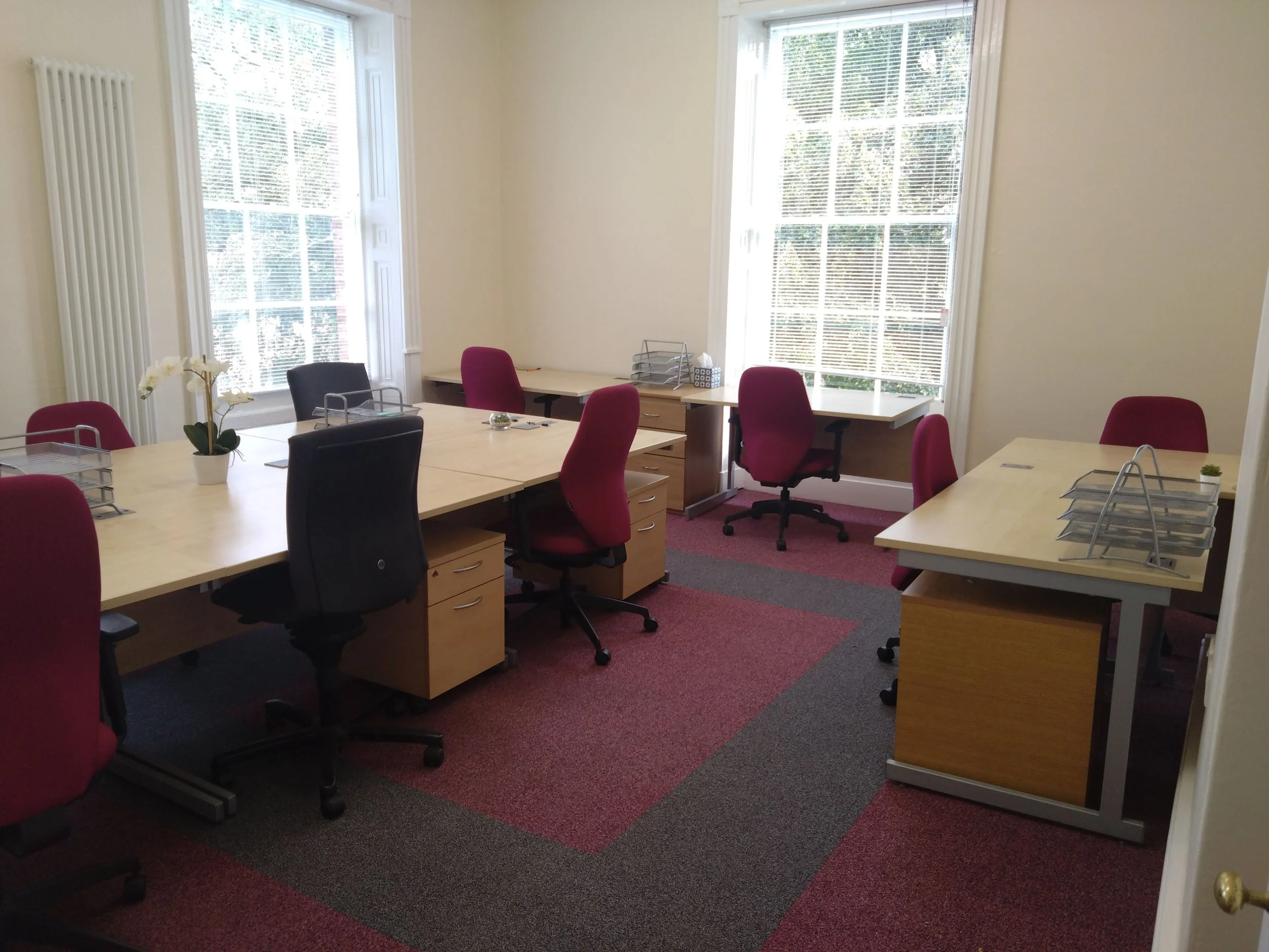 8-10 Person Furnished Office Fully Serviced in Wakefield