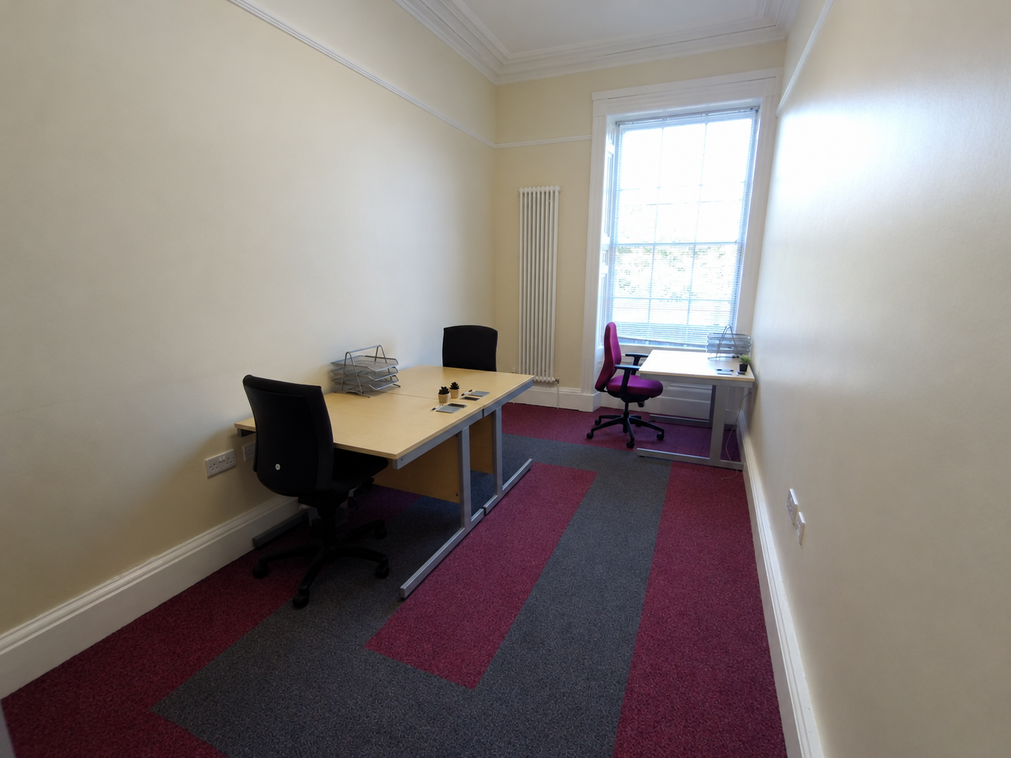 3 to 4 Person Furnished Office Fully Serviced in Wakefield