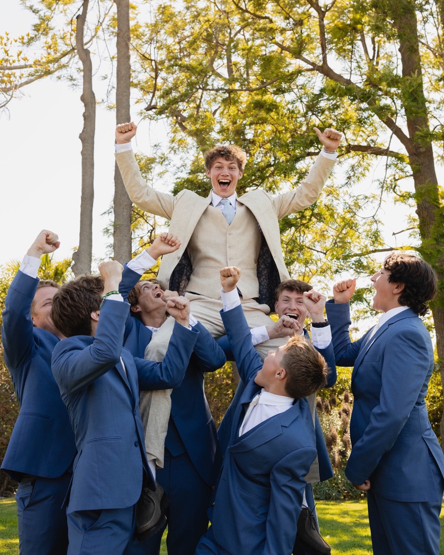 @calebjmoss definitely had some help from some of the most fun groomsmen i&rsquo;ve ever gotten to work with 🥳 

i love groomsmen portraits&hellip;they can be so fun and goofy, and it&rsquo;s one moment in the day where i get to learn the most about