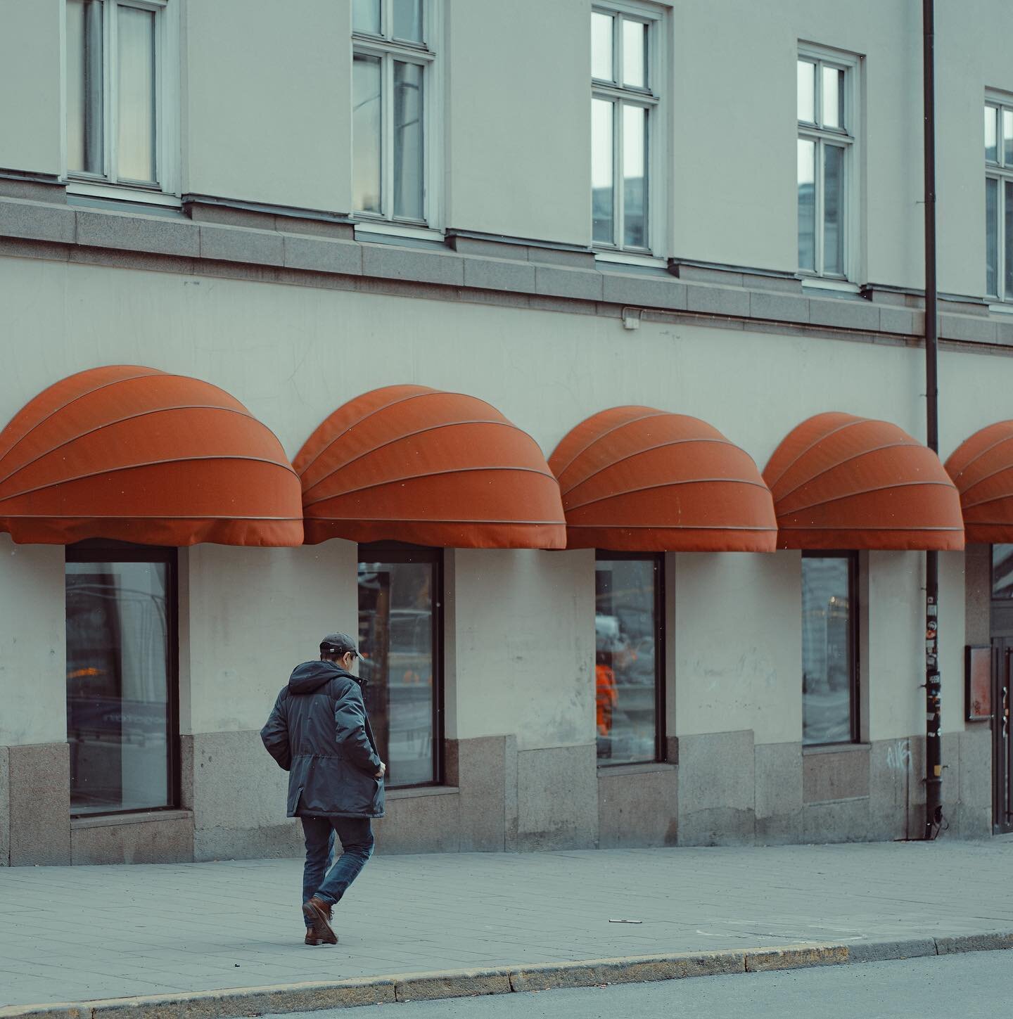 Urban journey 📸 
A7IV | 55/1.8

&bull;
&bull;
&bull;
&bull;
&bull;
&bull;
&bull;

&bull;
&bull;
&bull;
&bull;
&bull;
#film #photooftheday #stockholm #a7iv #sweden #filmlook #cinematic #colorgrading #portrait #cinematographer #filmphotography #street