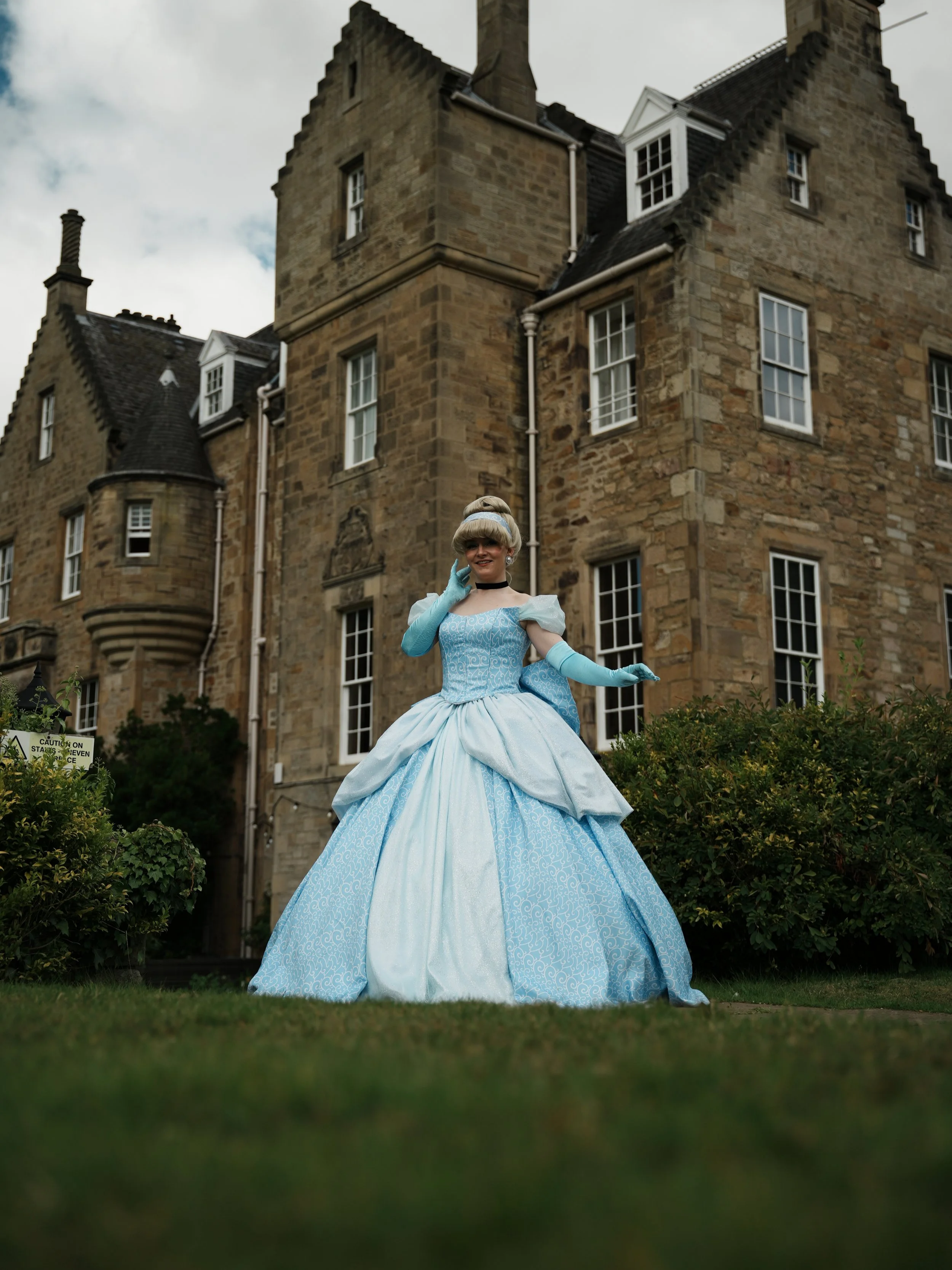 cinderella+edinburgh+-+castle+grounds.png