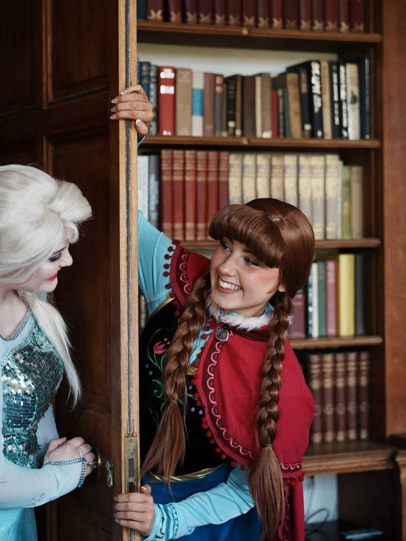 Elsa+and+Anna+Door+-+Edinburgh+%281%29.jpg